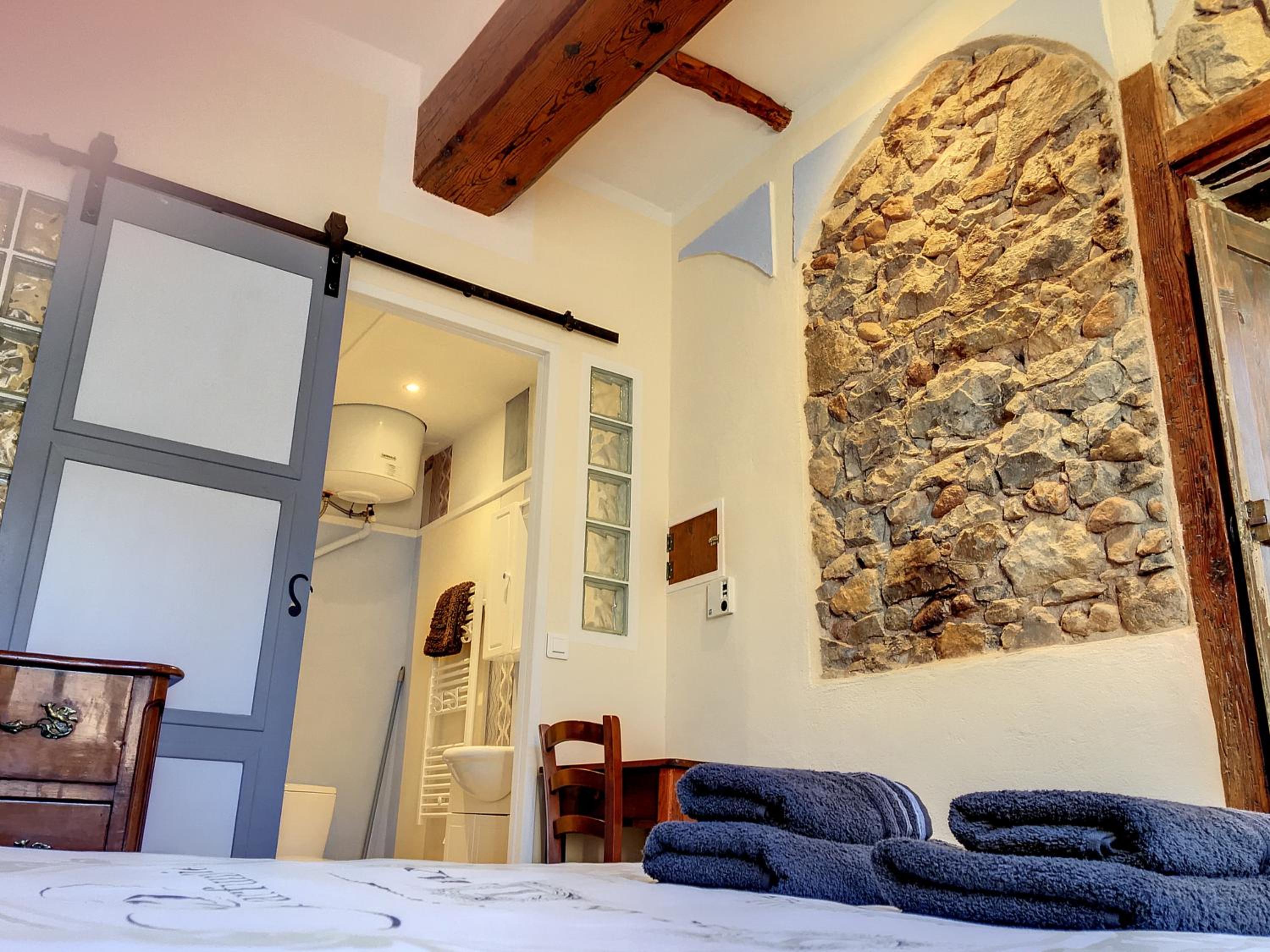 One-Bedroom Apartment - Photo 18