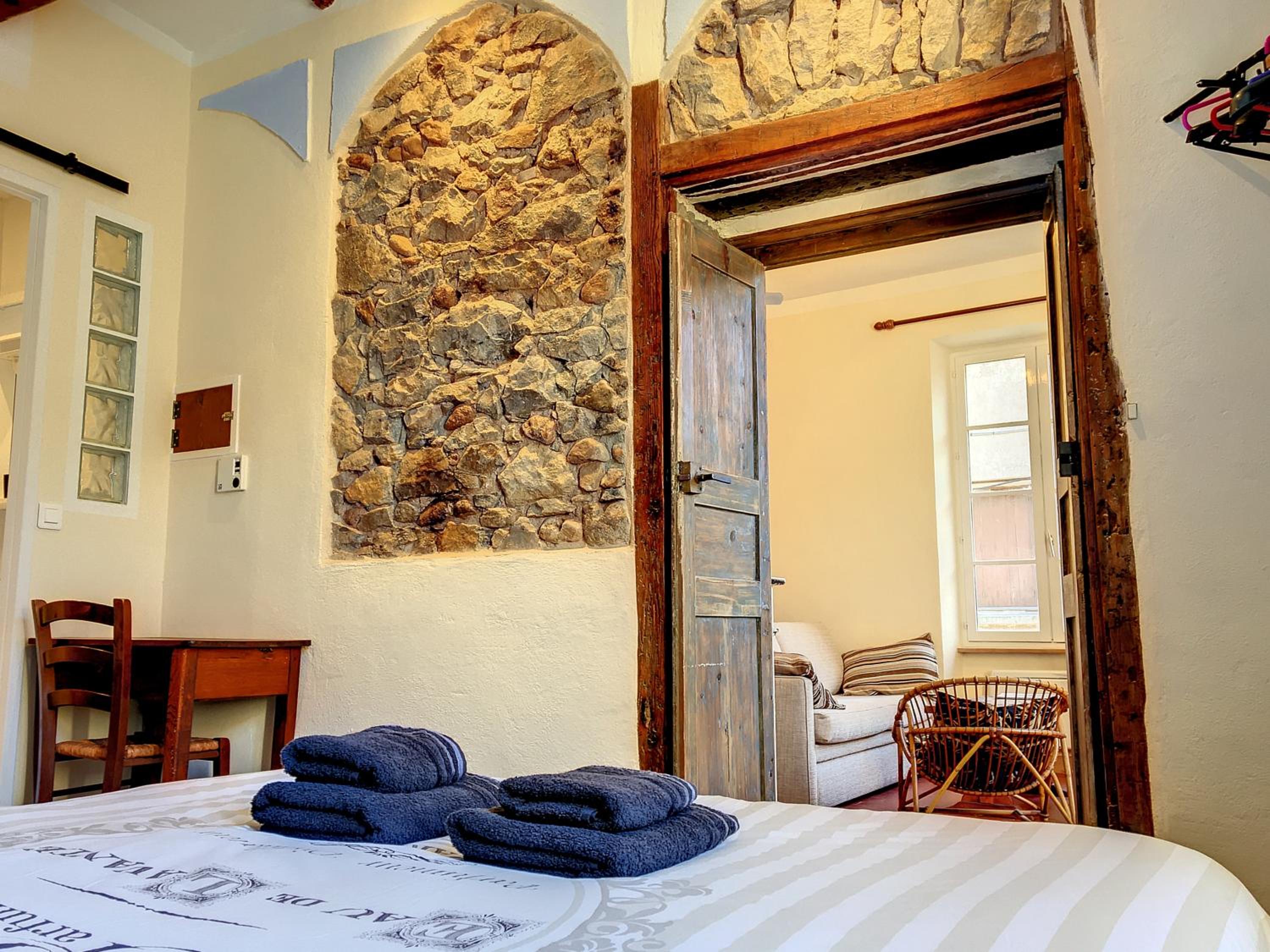 One-Bedroom Apartment - Photo 21
