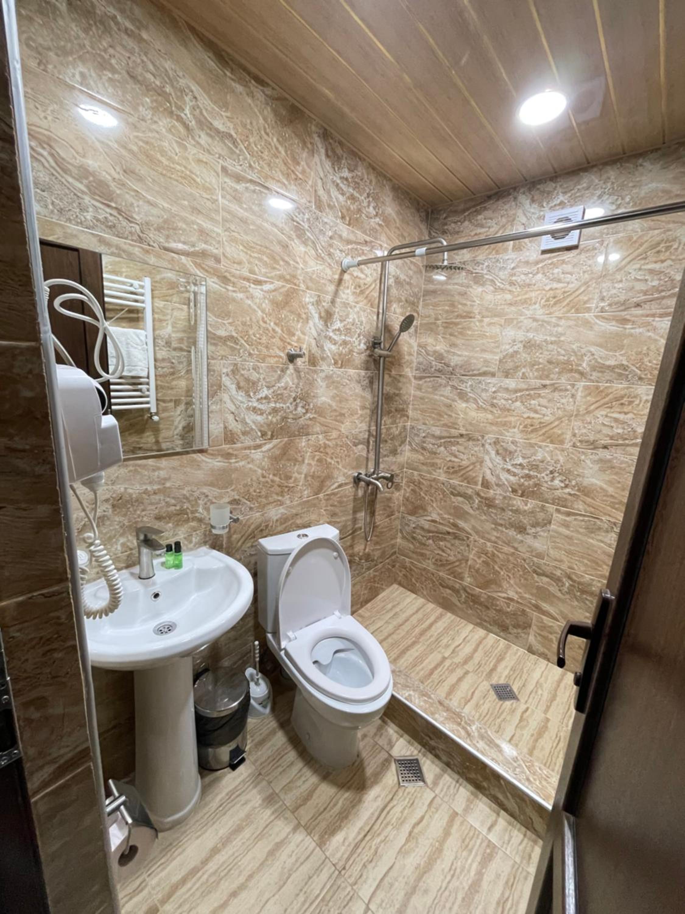 Standard Triple Room with Balcony - Photo 15