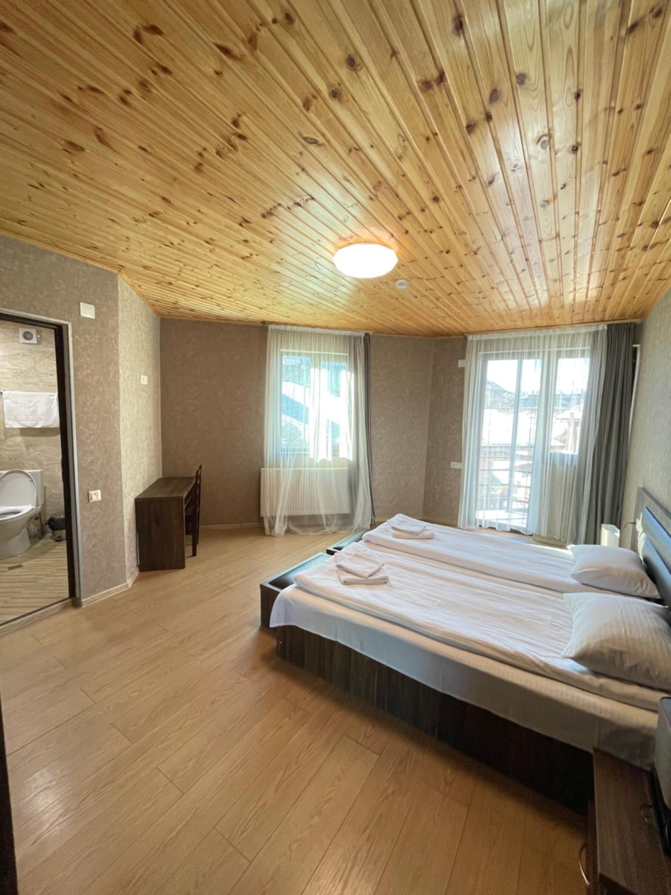 Standard Double or Twin Room with Balcony - Photo 20