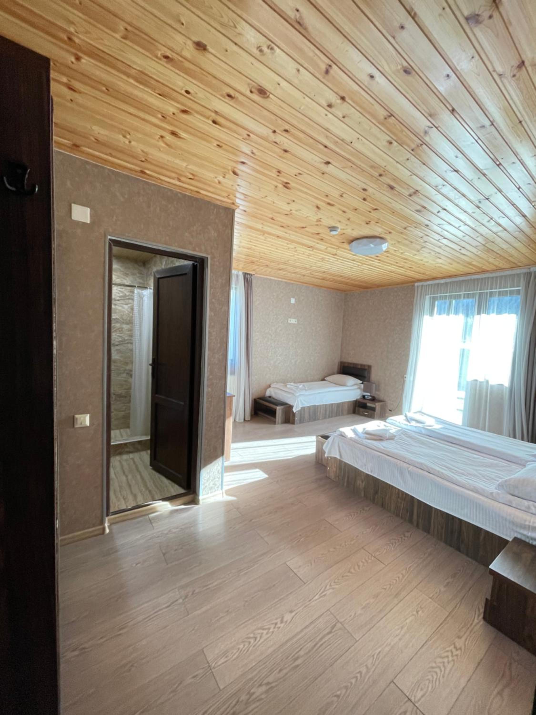 Standard Triple Room with Balcony - Photo 10
