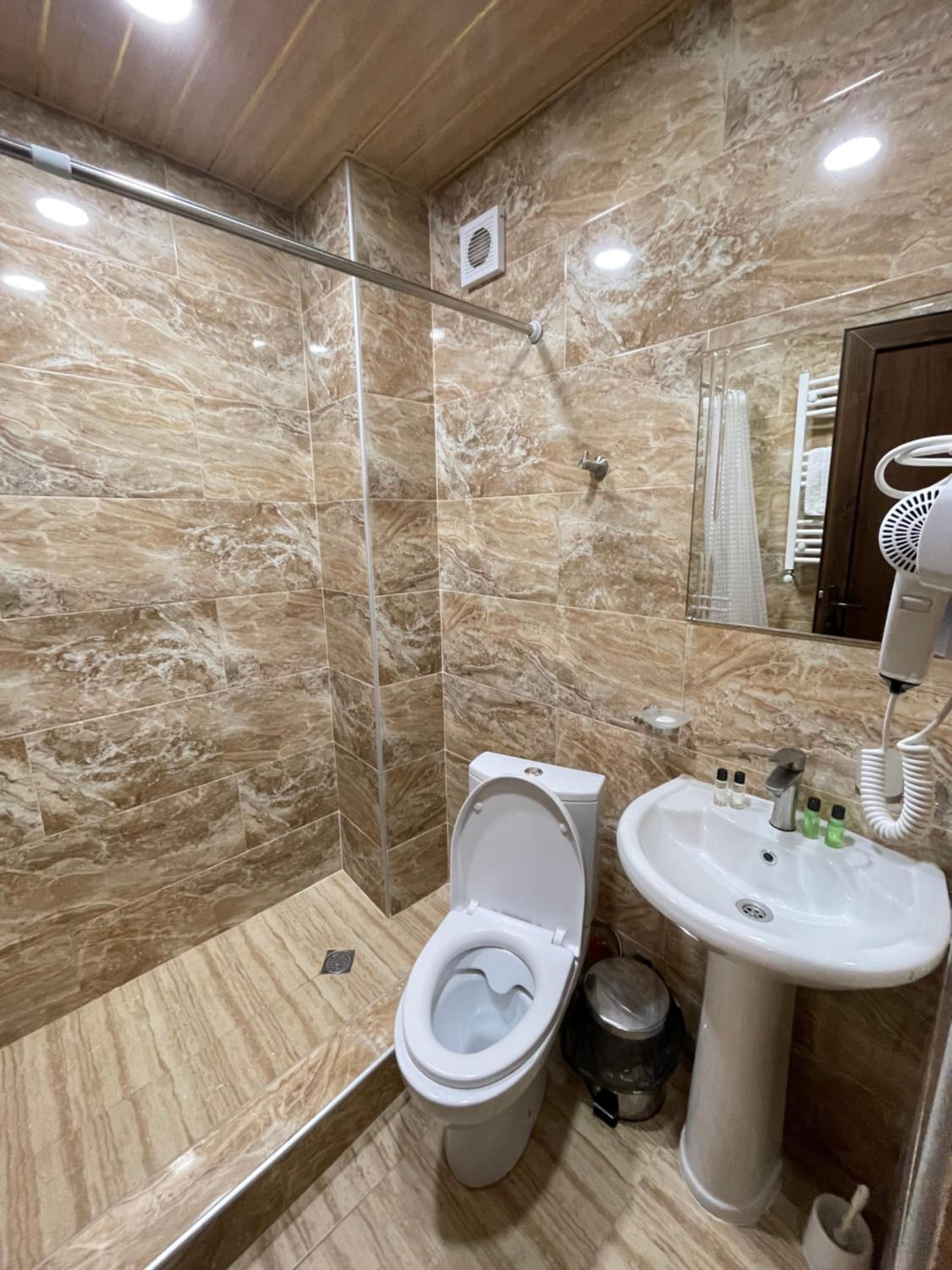 Standard Double Room - Photo 7