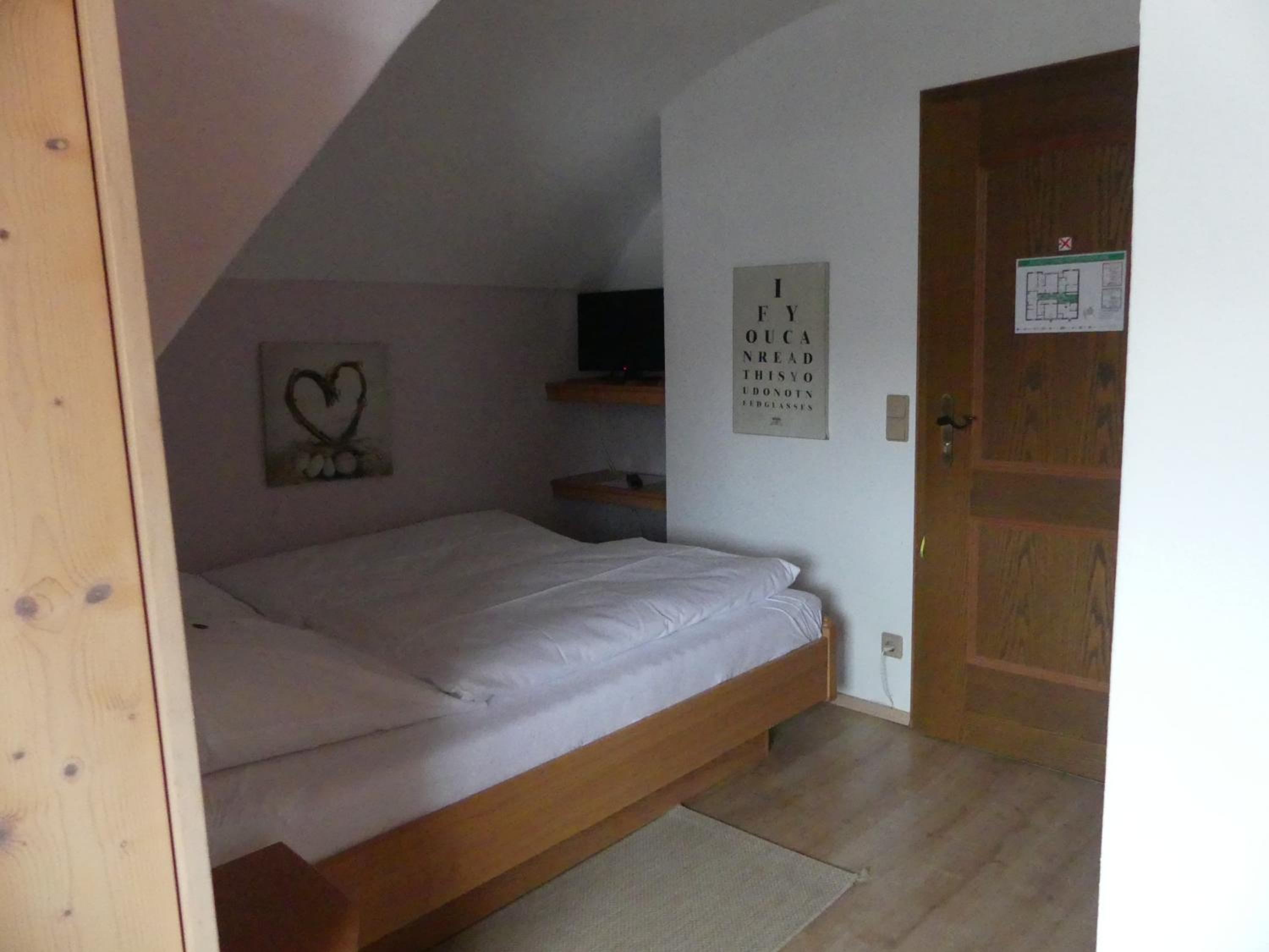 Budget Double Room photo 3