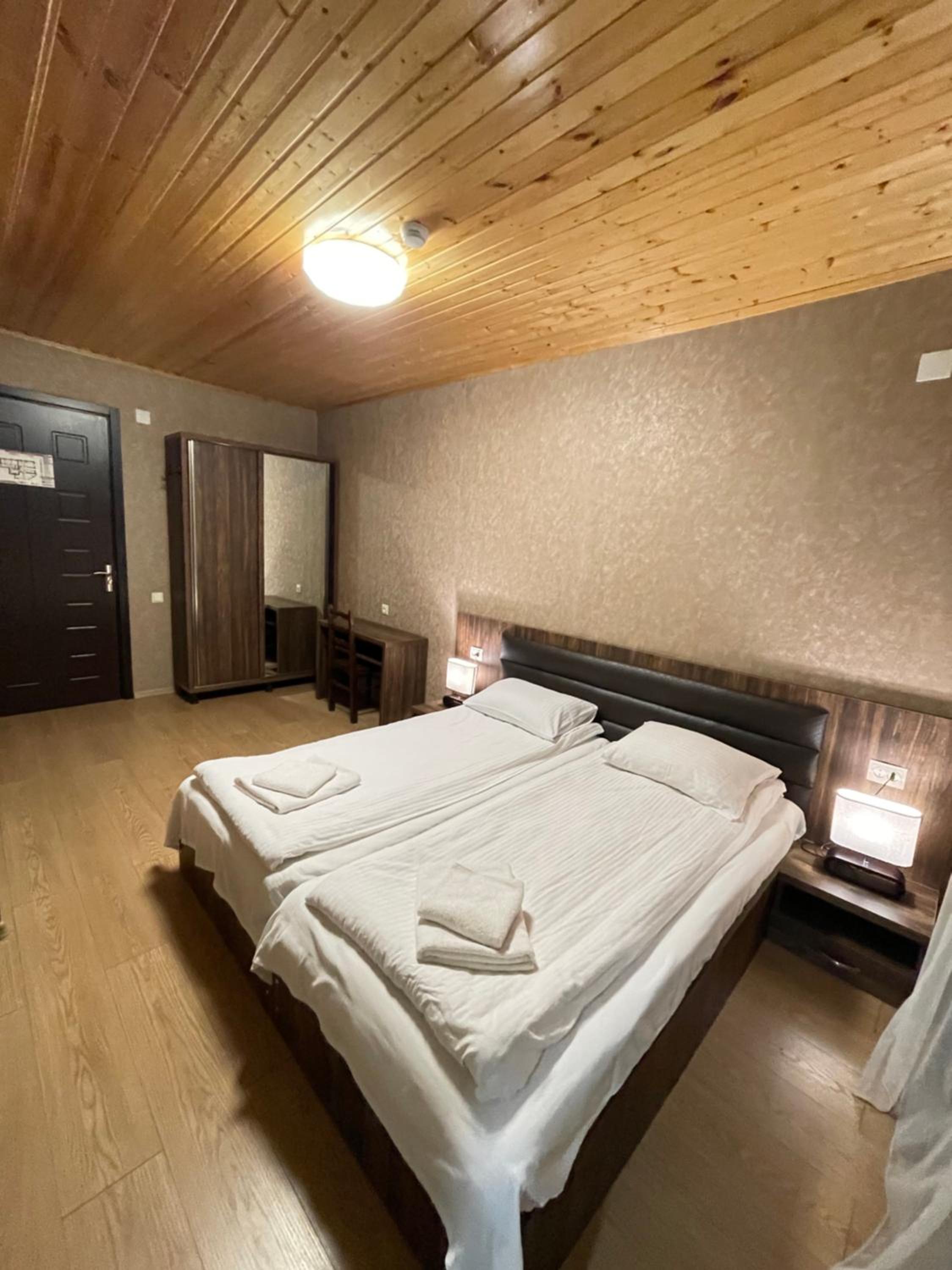 Standard Double or Twin Room with Balcony - Photo 13