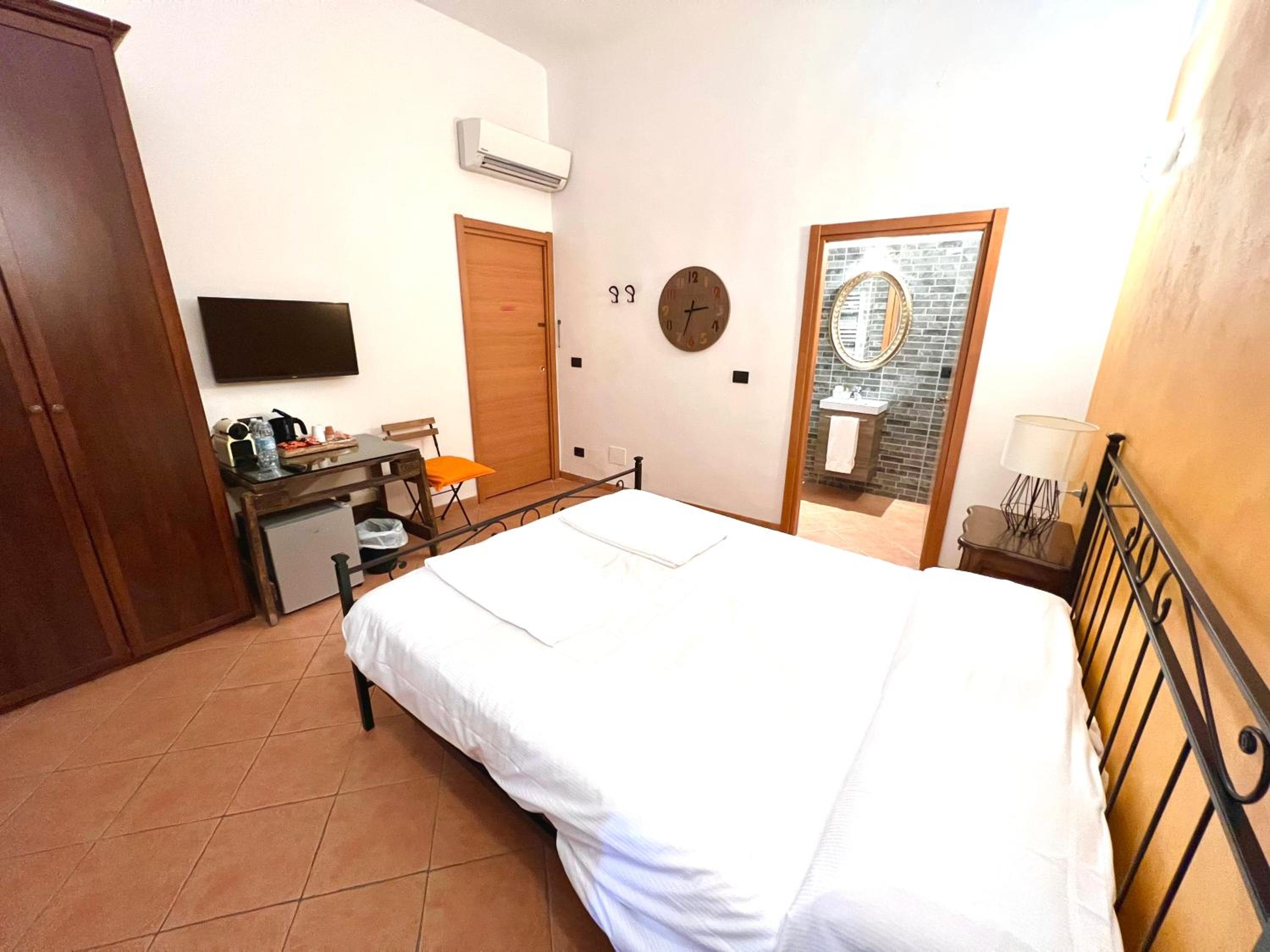 Standard Double Room photo 2