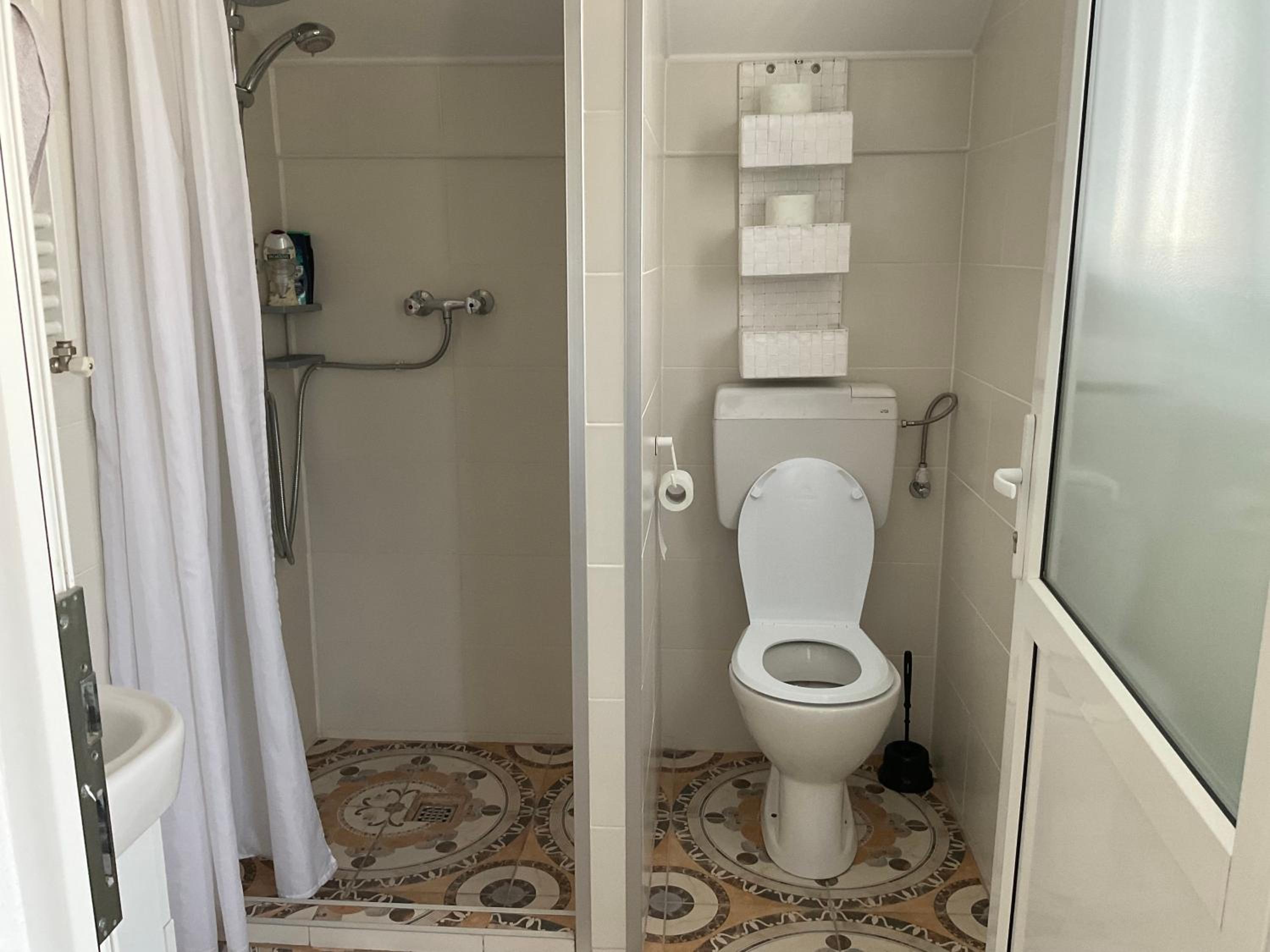 Small Double Room - Photo 6