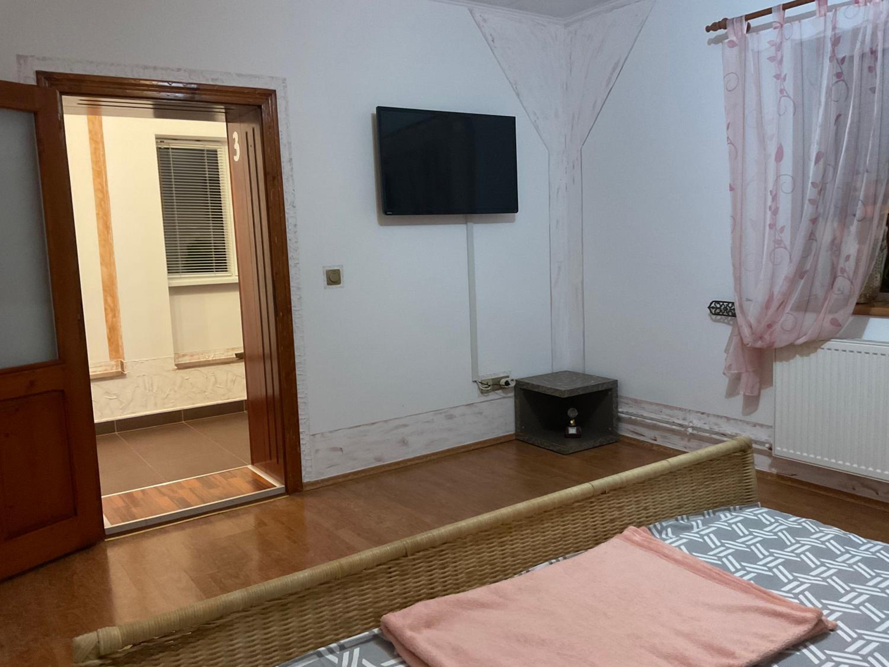 Deluxe Room (2 Adults + 1 Child) - Photo 20