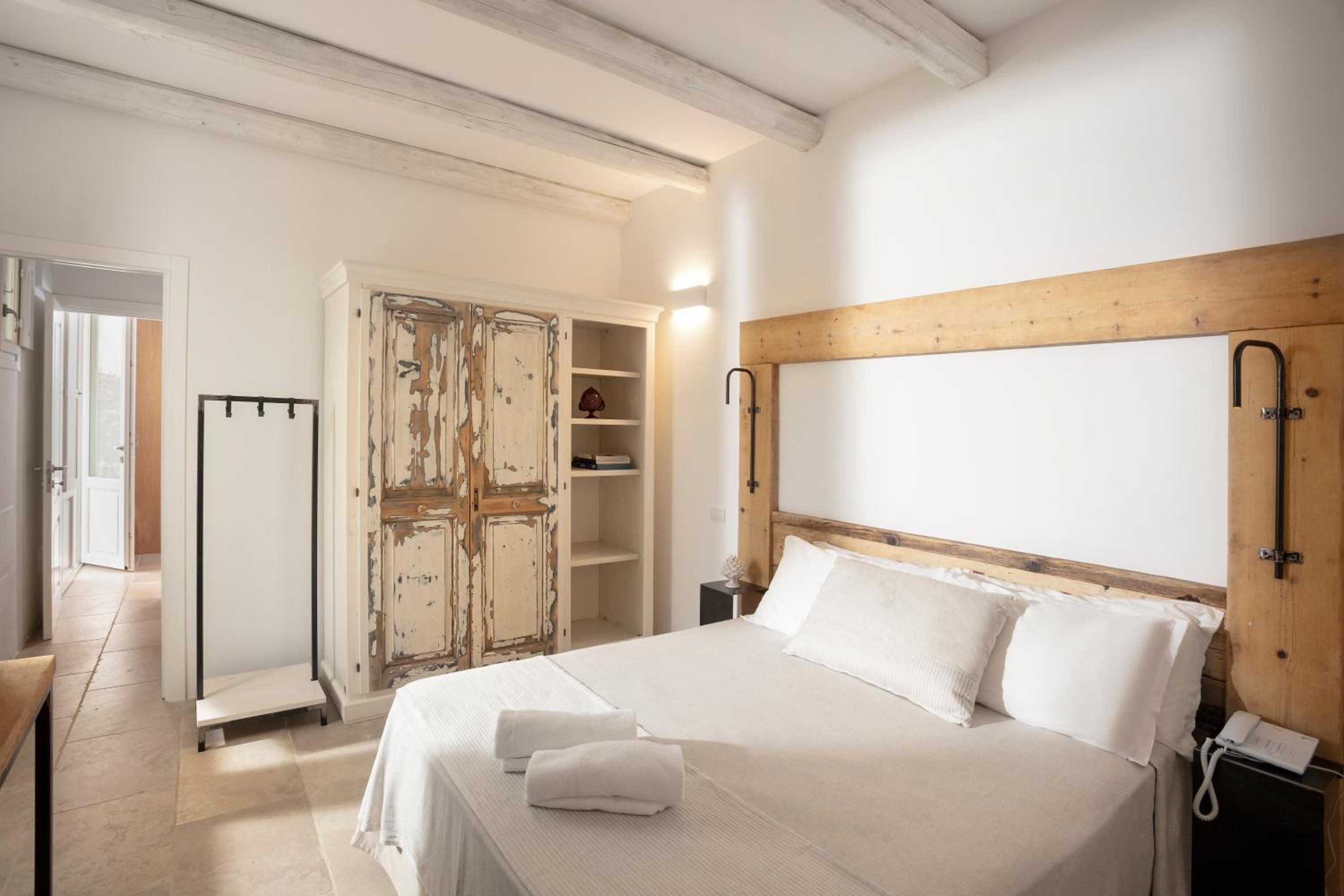 Queen Suite with Pool View