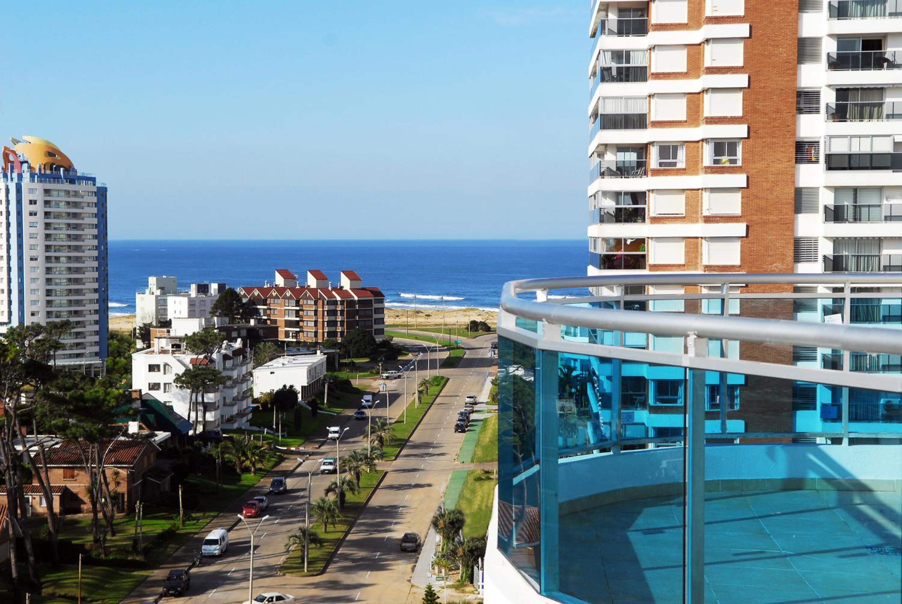 One-Bedroom Apartment with Sea View photo 3