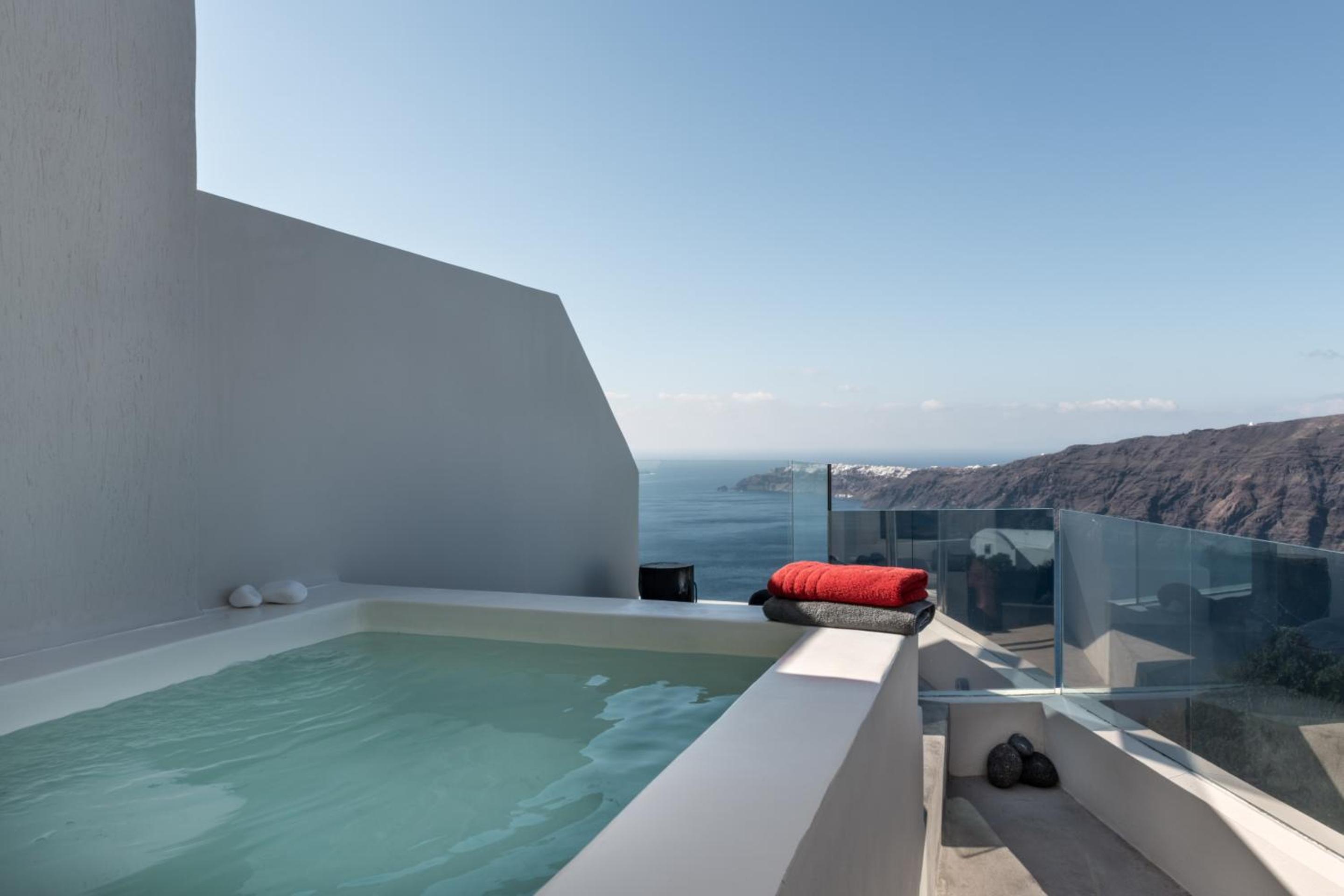 Deluxe Suite with Outdoor Hot tub and Caldera View - Photo 7