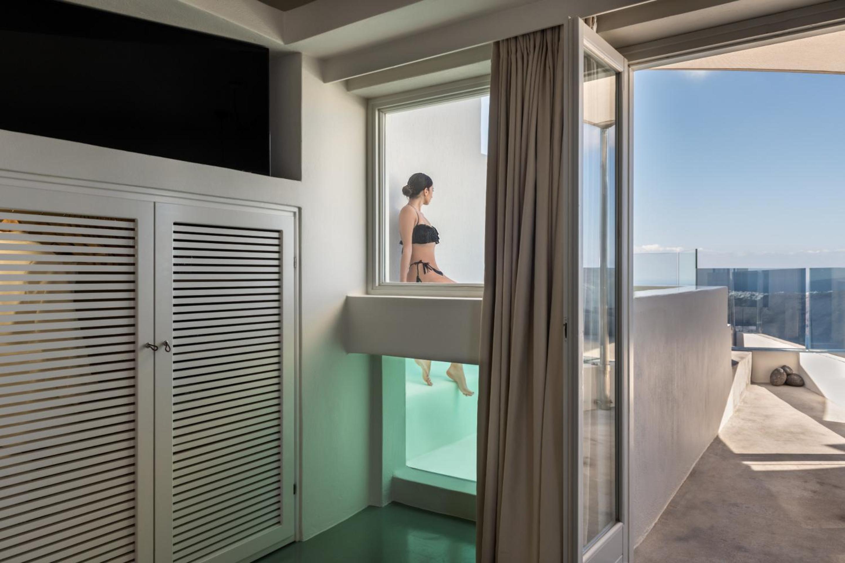 Deluxe Suite with Outdoor Hot tub and Caldera View - Photo 26