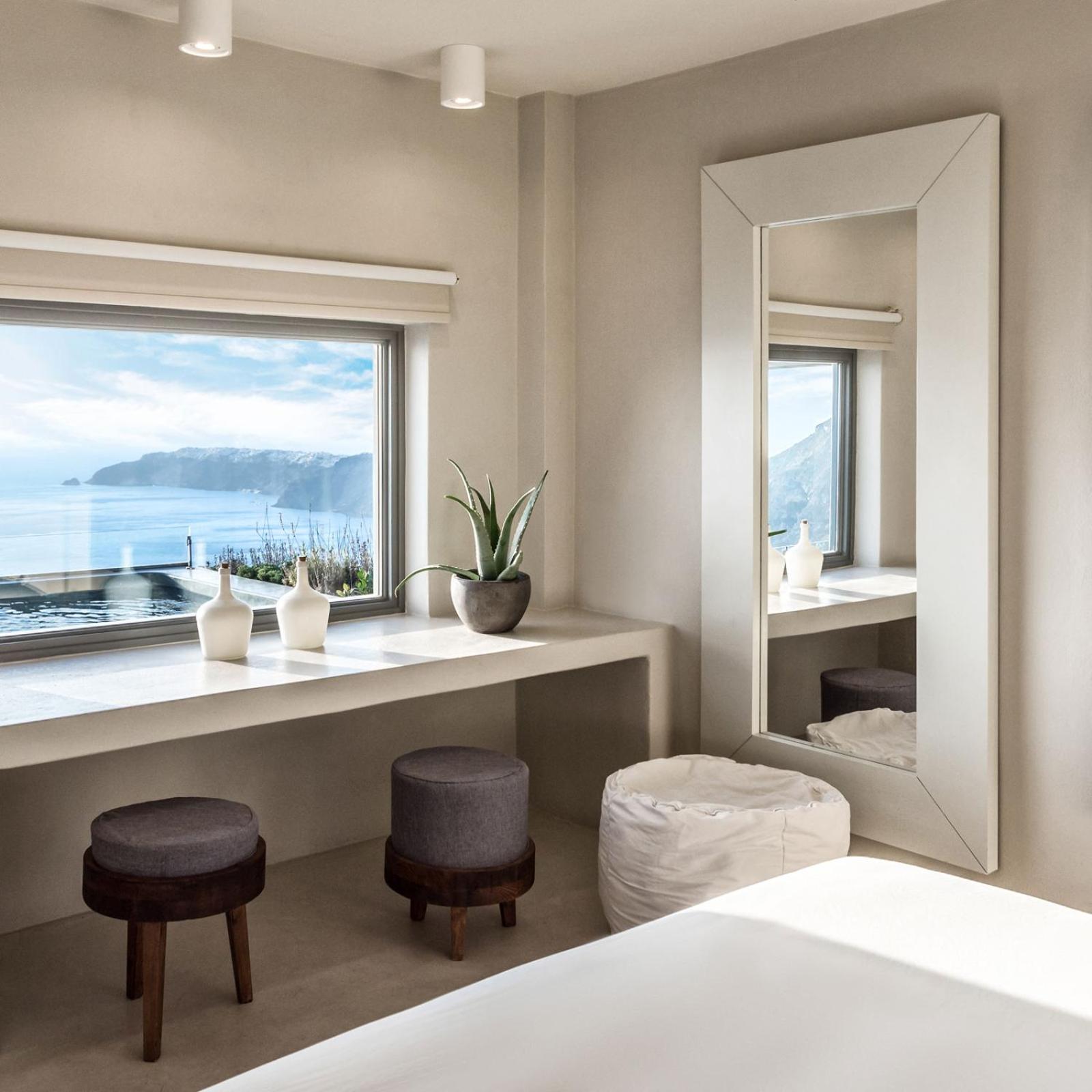 Deluxe Suite with Outdoor Hot tub and Caldera View - Photo 20