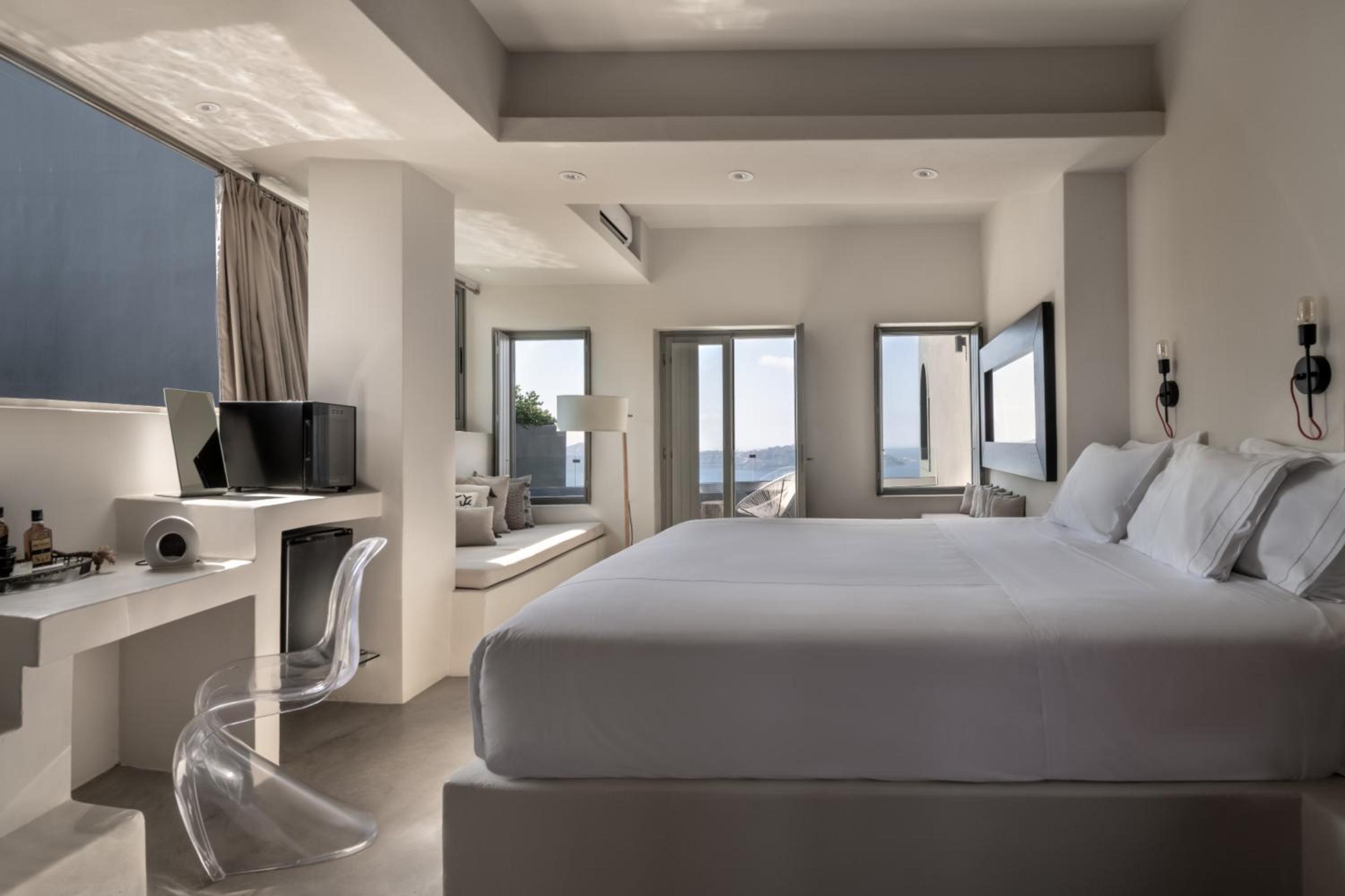 Deluxe Suite with Outdoor Hot tub and Caldera View - Photo 27