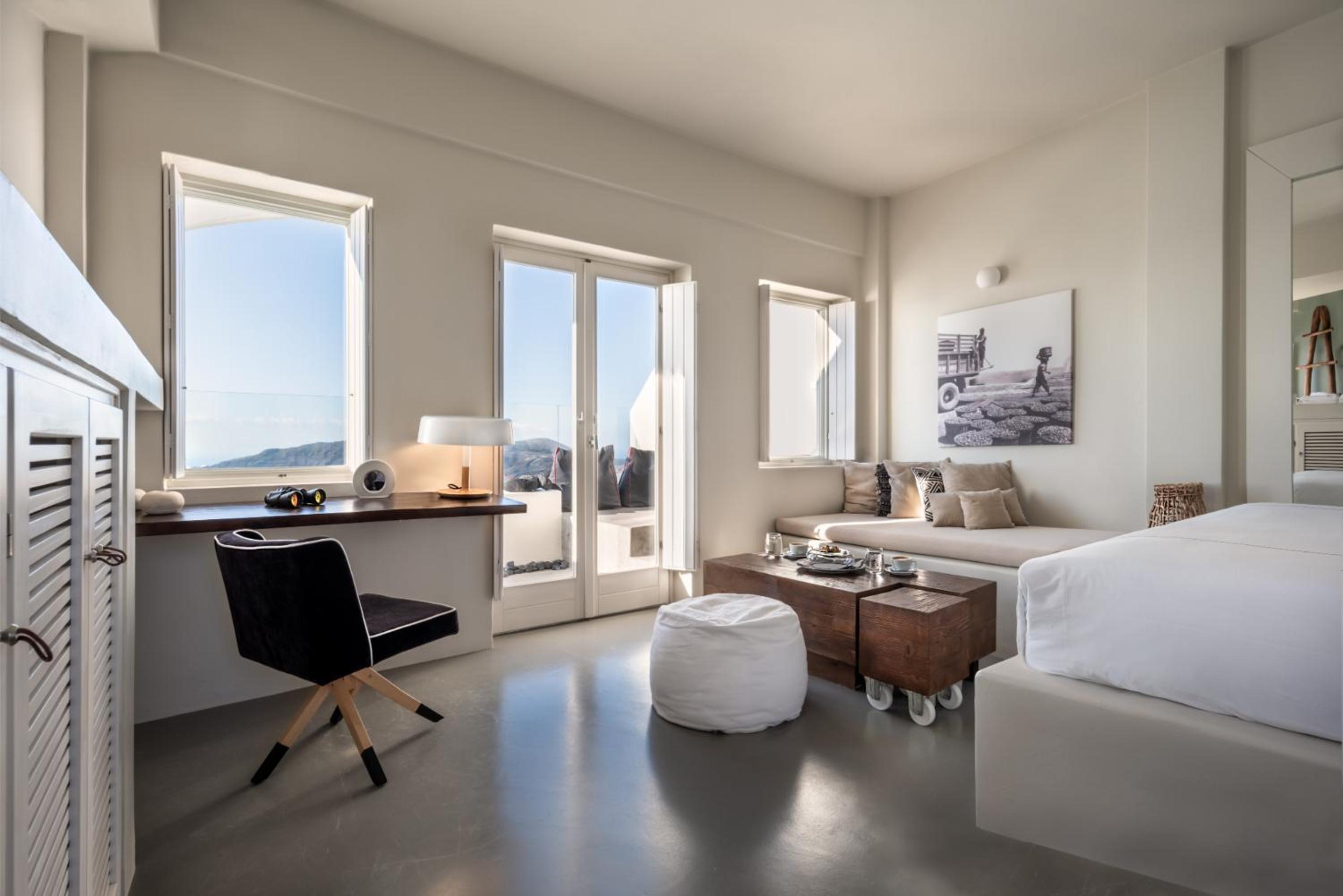 Deluxe Suite with Outdoor Hot tub and Caldera View - Photo 5