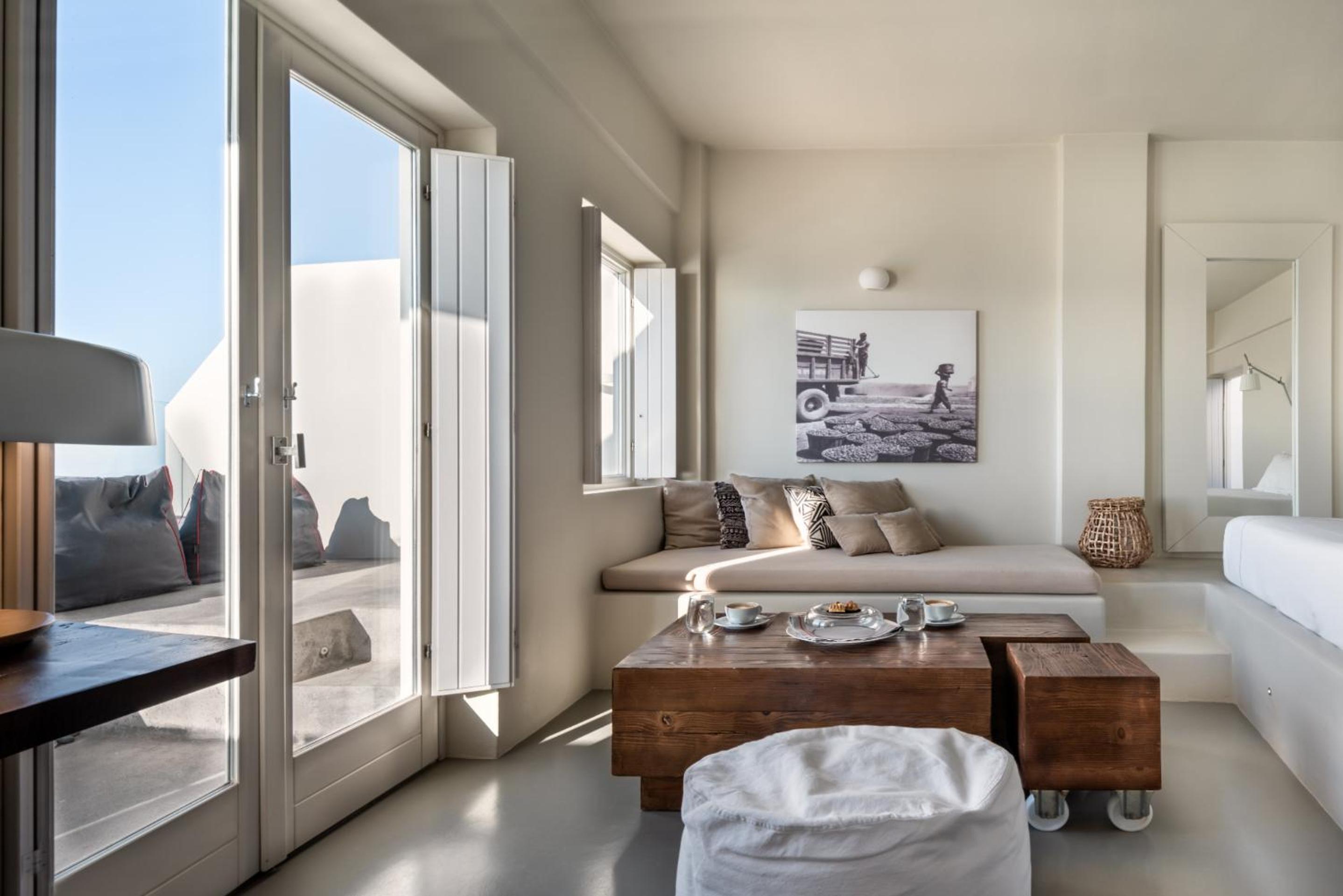 Deluxe Suite with Outdoor Hot tub and Caldera View - Photo 4