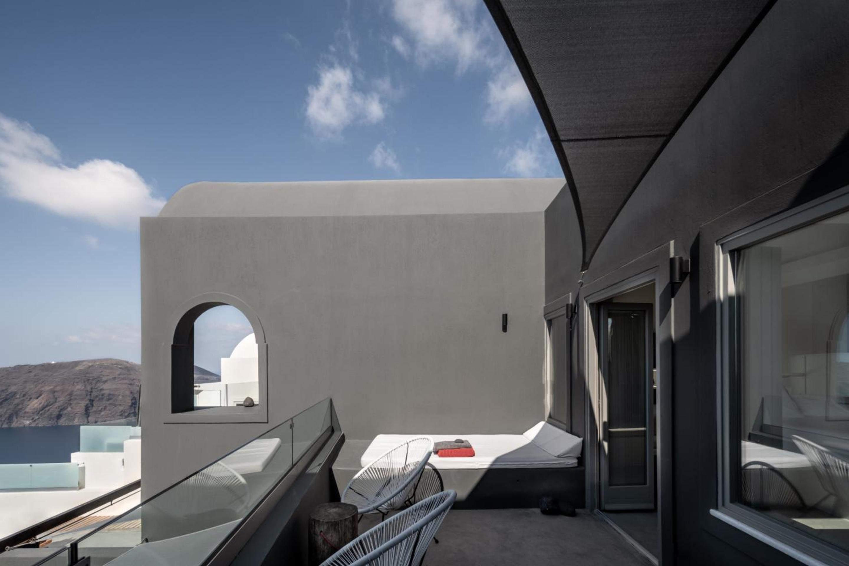 Deluxe Suite with Outdoor Hot tub and Caldera View - Photo 25