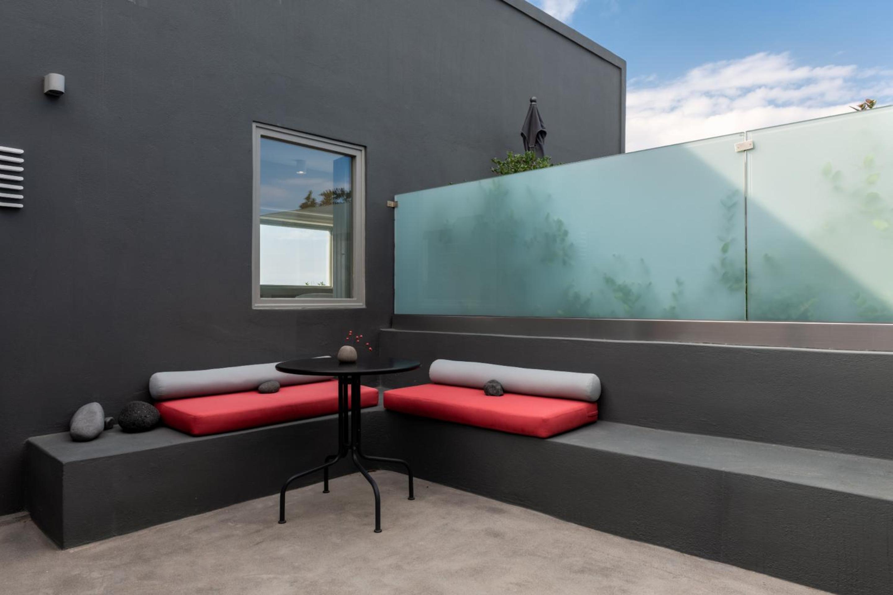 Deluxe Suite with Outdoor Hot tub and Caldera View - Photo 16