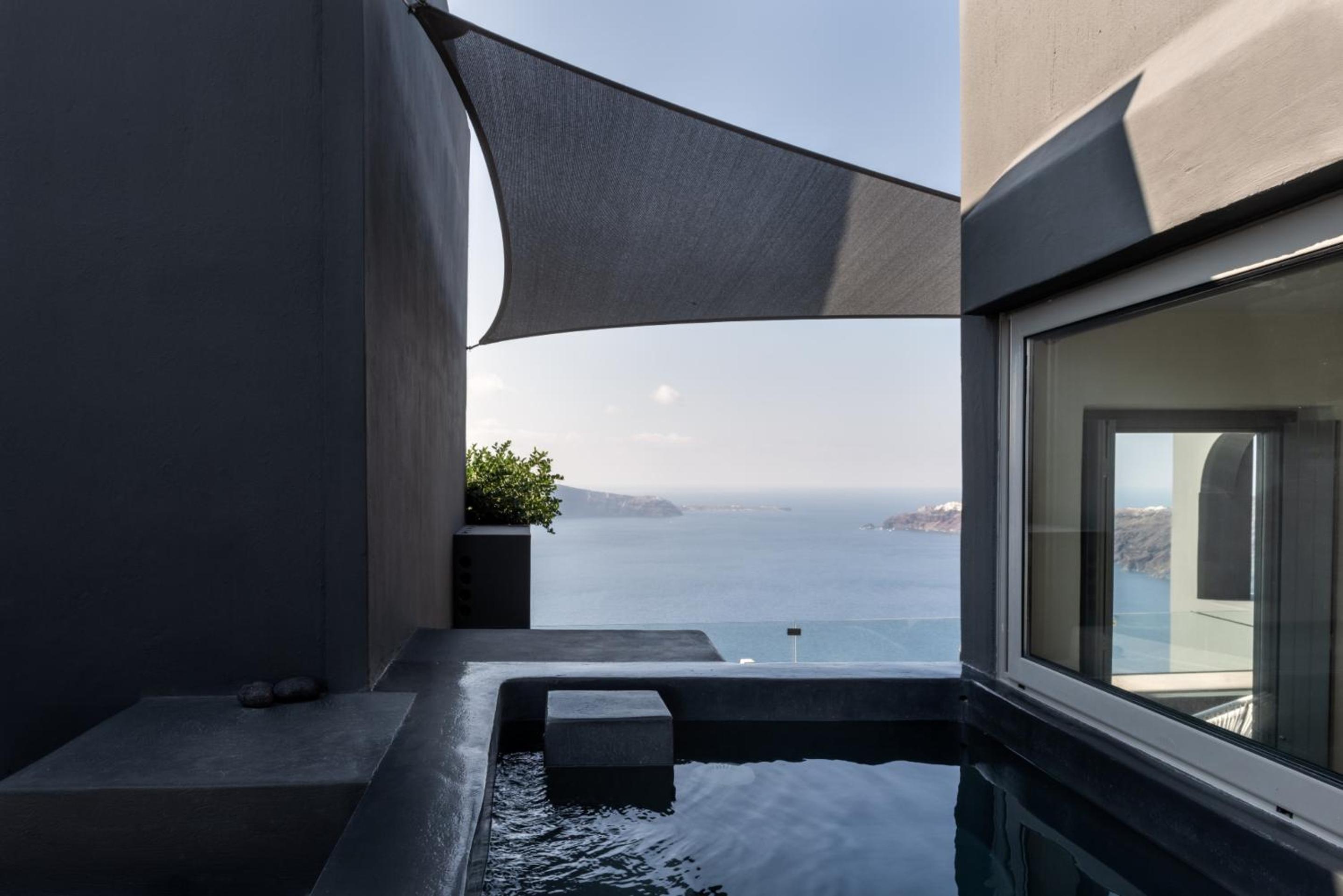 Deluxe Suite with Outdoor Hot tub and Caldera View - Photo 22