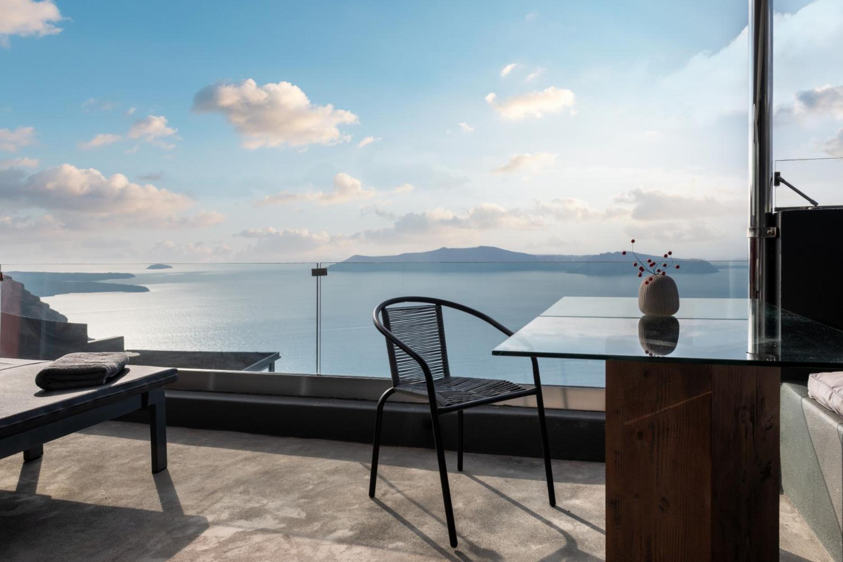 Deluxe Suite with Outdoor Hot tub and Caldera View - Photo 18