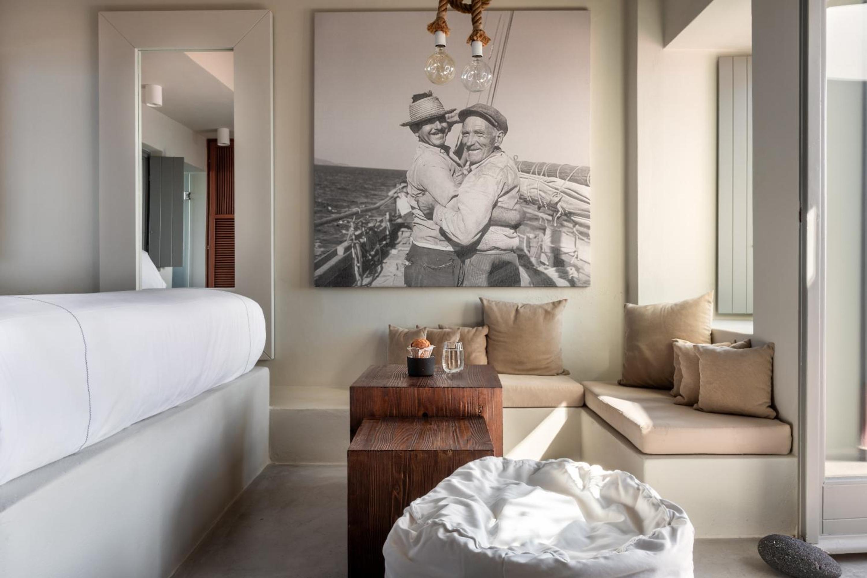Deluxe Suite with Outdoor Hot tub and Caldera View - Photo 13