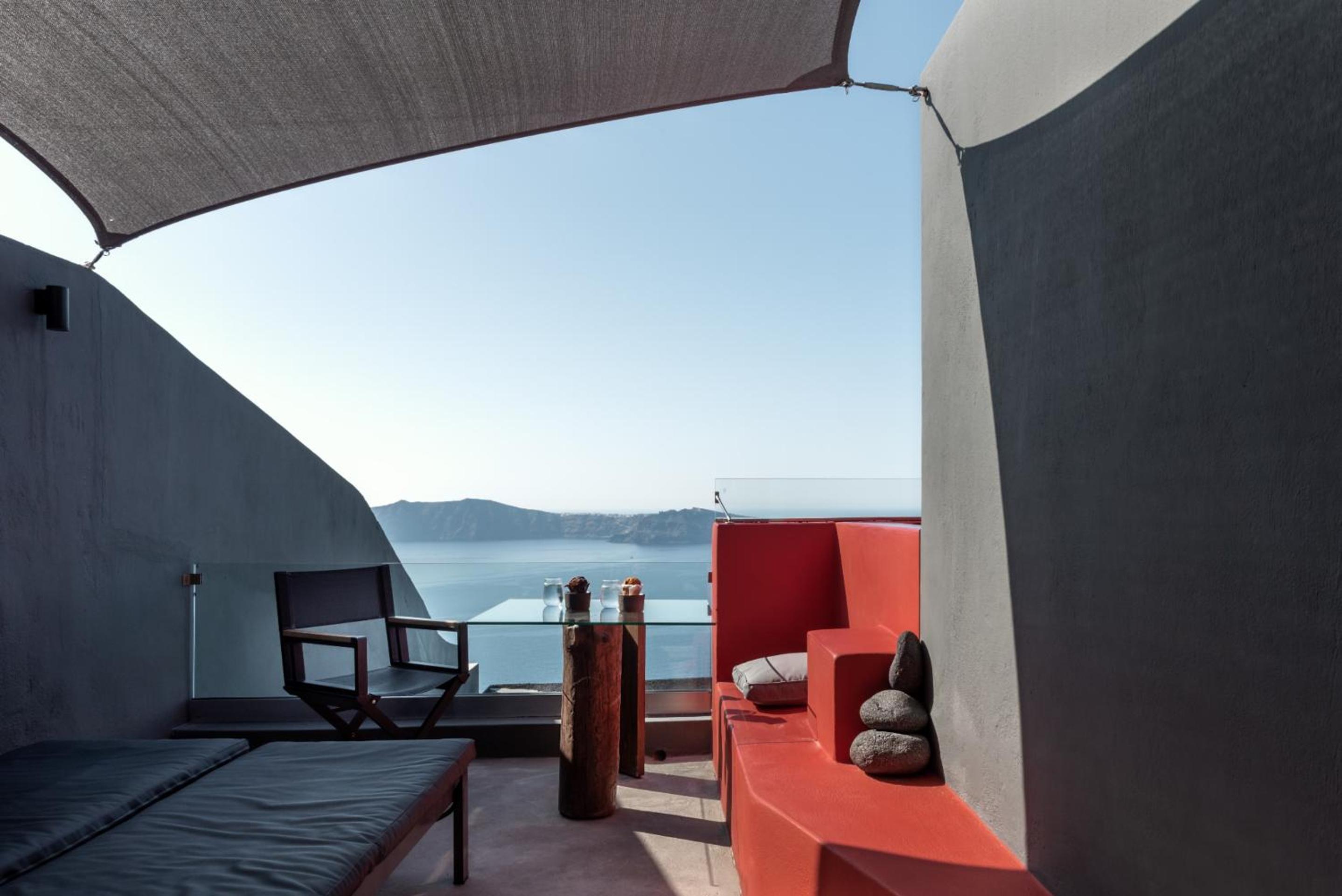 Deluxe Suite with Outdoor Hot tub and Caldera View - Photo 11
