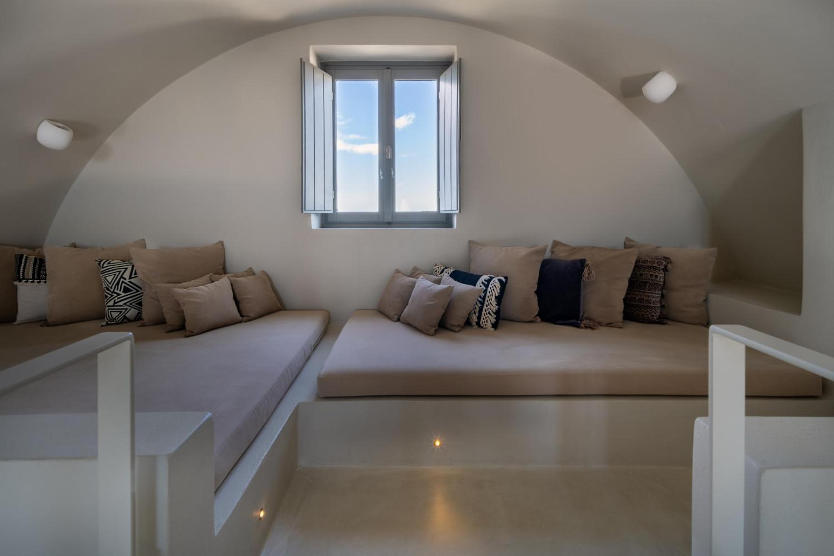 Executive Suite with Indoor or Outdoor Hot Tub and Caldera View - Photo 7