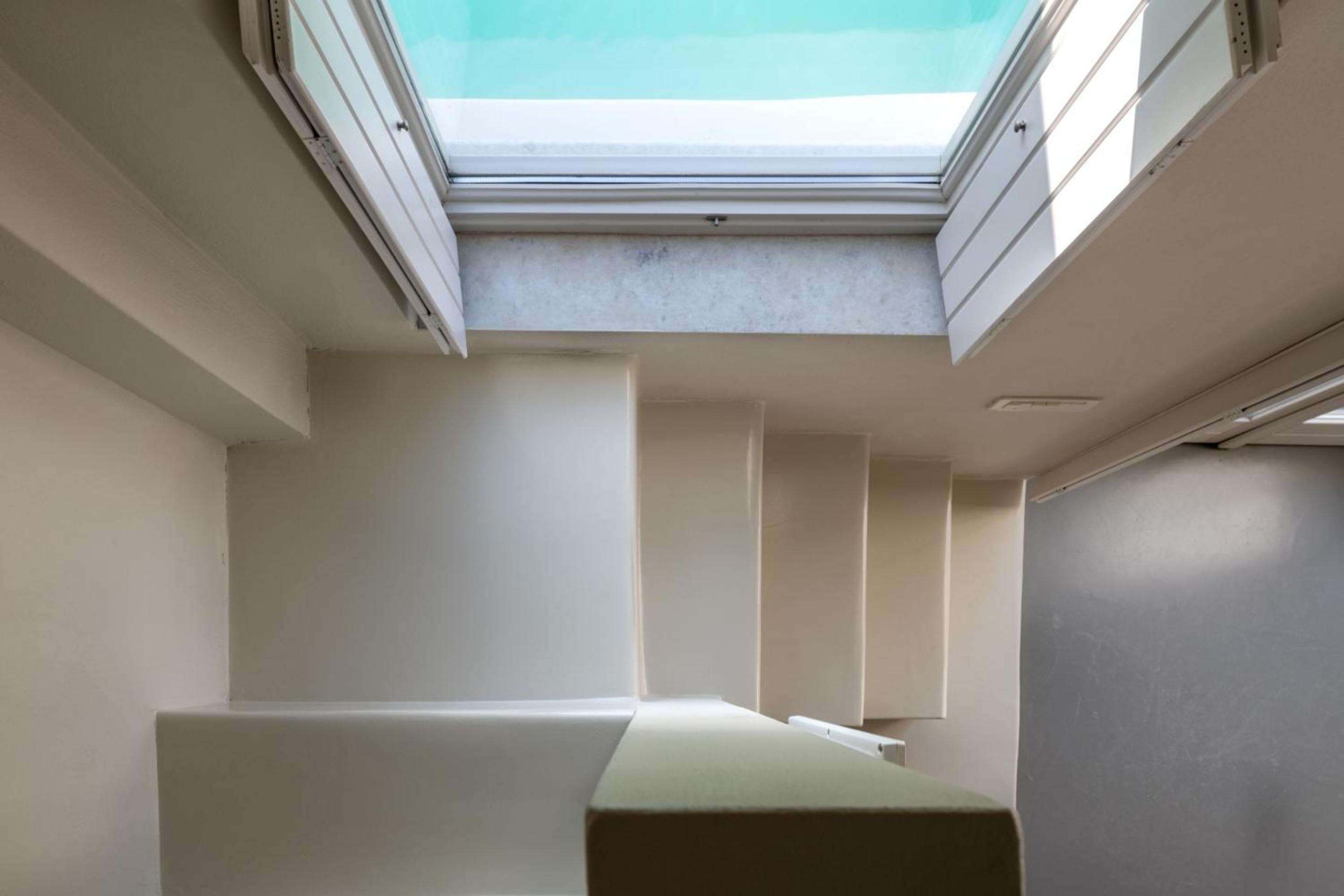 Executive Suite with Indoor or Outdoor Hot Tub and Caldera View - Photo 9