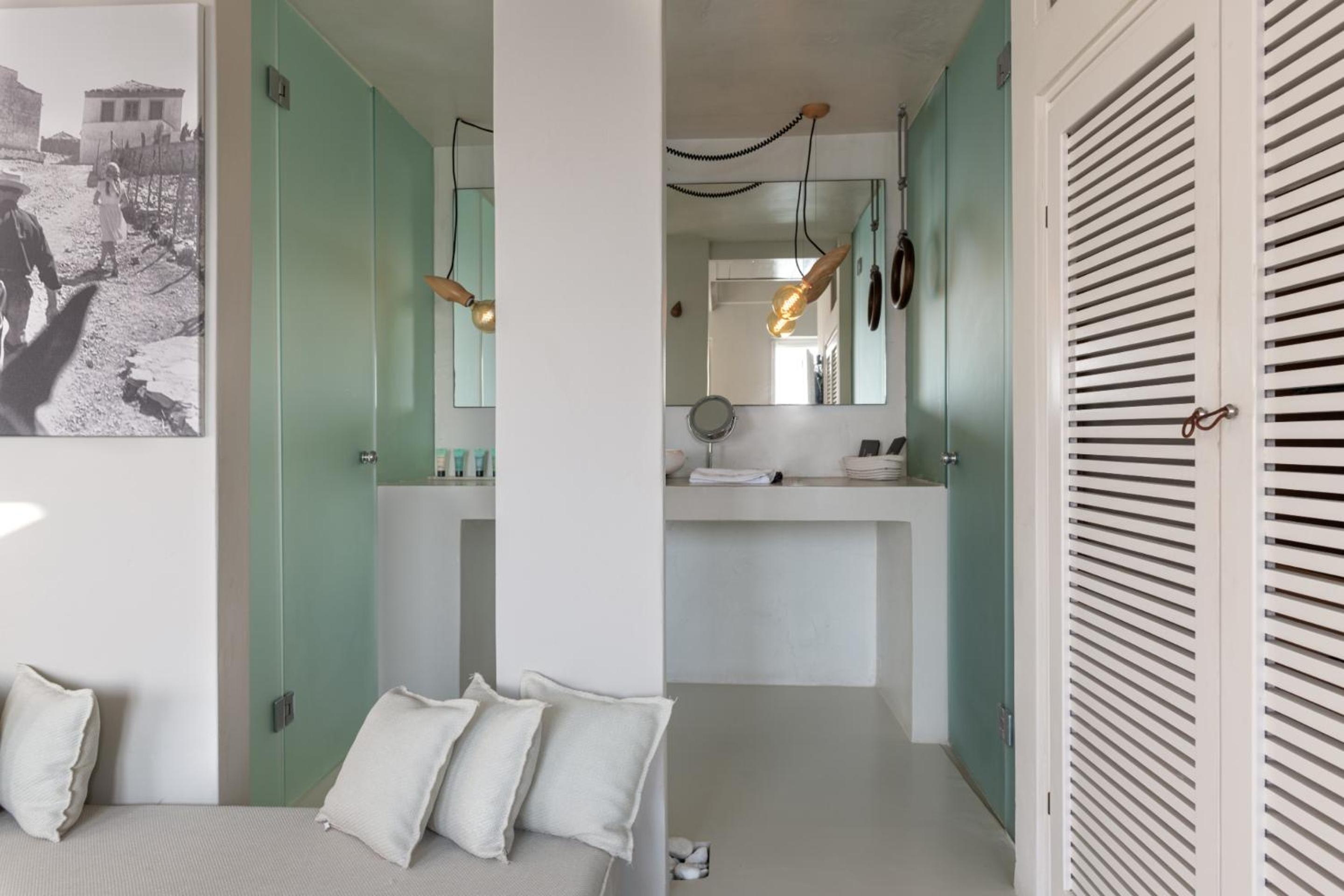 Executive Suite with Indoor or Outdoor Hot Tub and Caldera View - Photo 14