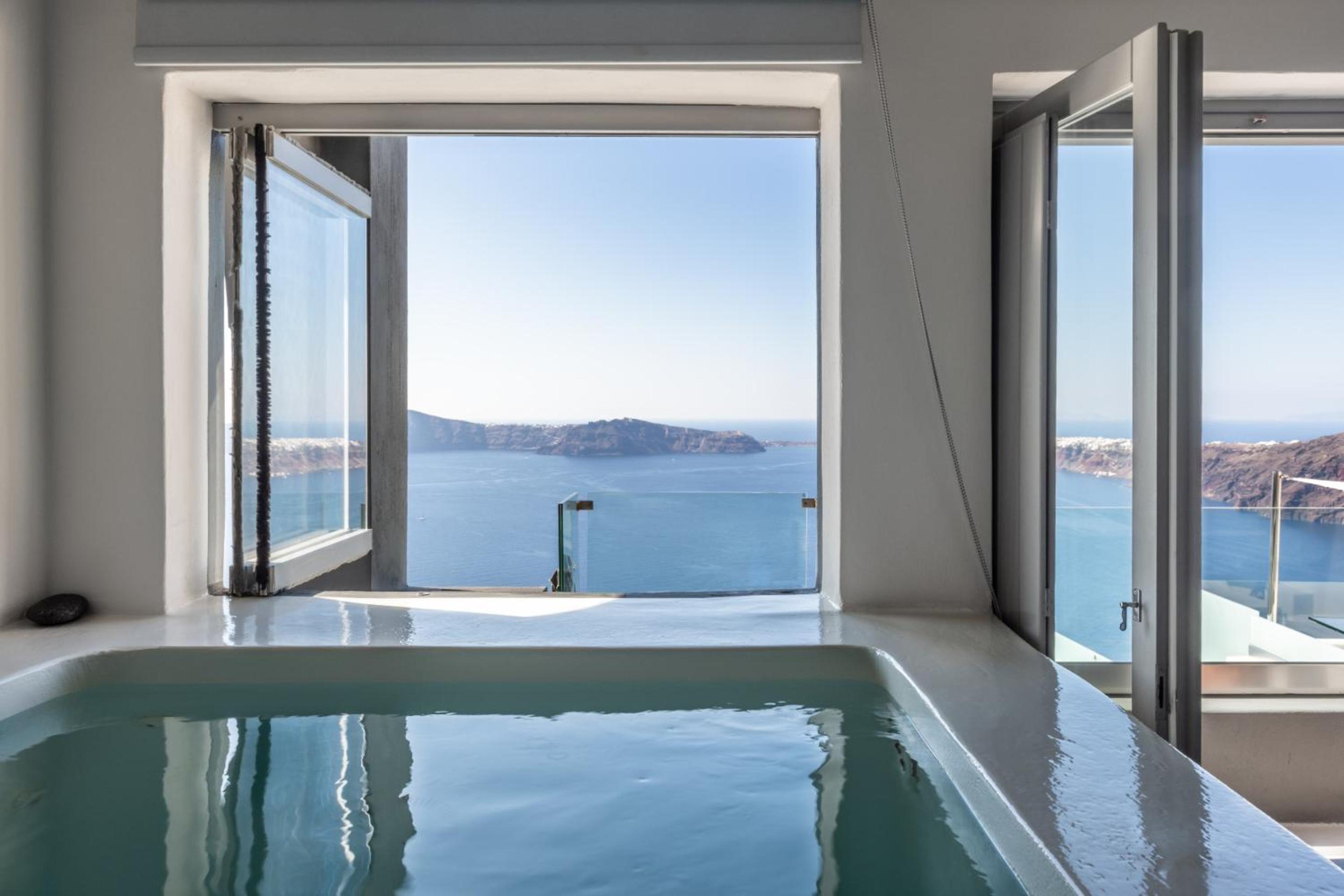 Executive Suite with Indoor or Outdoor Hot Tub and Caldera View - Photo 15
