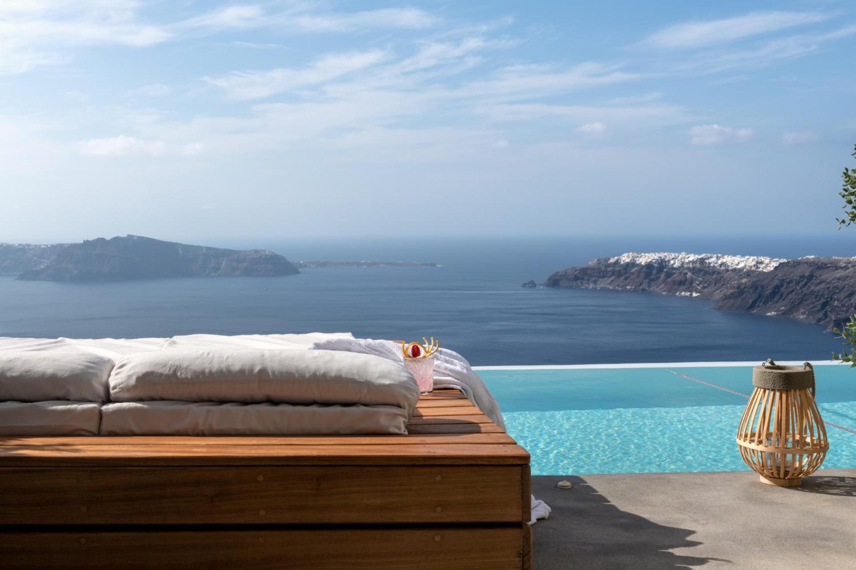 Superior Pool Suite with Caldera View - Photo 4
