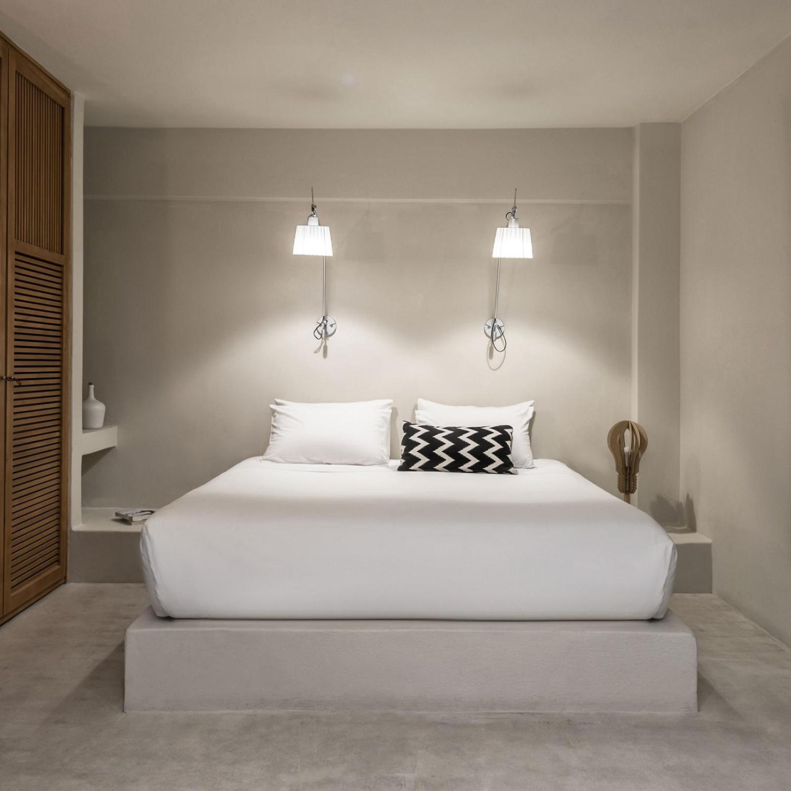 Royal Suite with Indoor or Outdoor Plunge Pool and Caldera View - Photo 4
