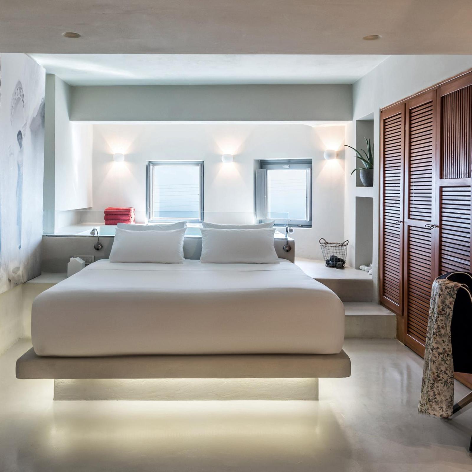 Royal Suite with Indoor or Outdoor Plunge Pool and Caldera View - Photo 8