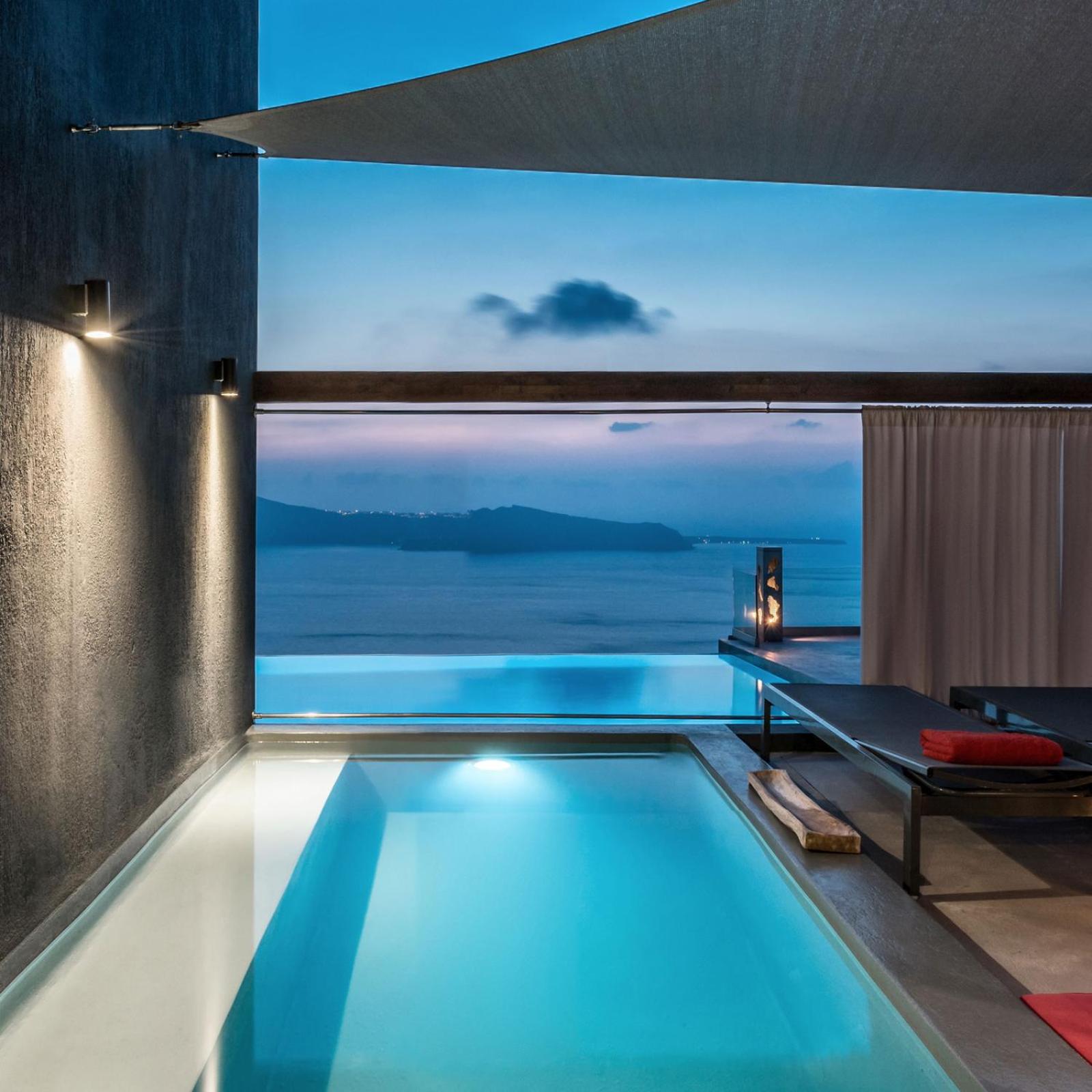 Royal Suite with Indoor or Outdoor Plunge Pool and Caldera View - Photo 18