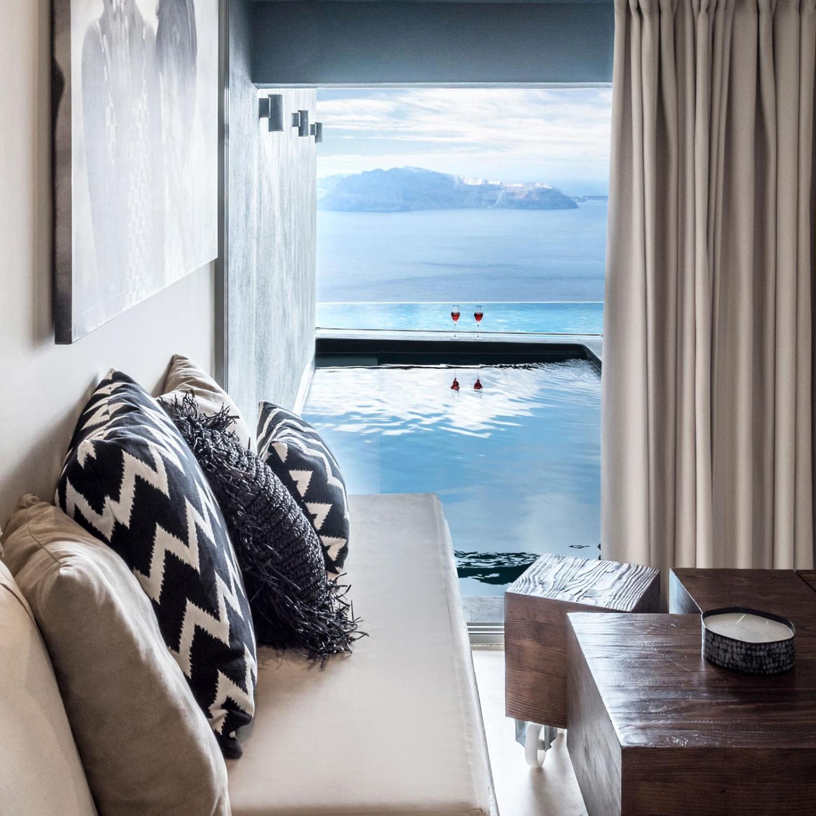 Royal Suite with Indoor or Outdoor Plunge Pool and Caldera View - Photo 15