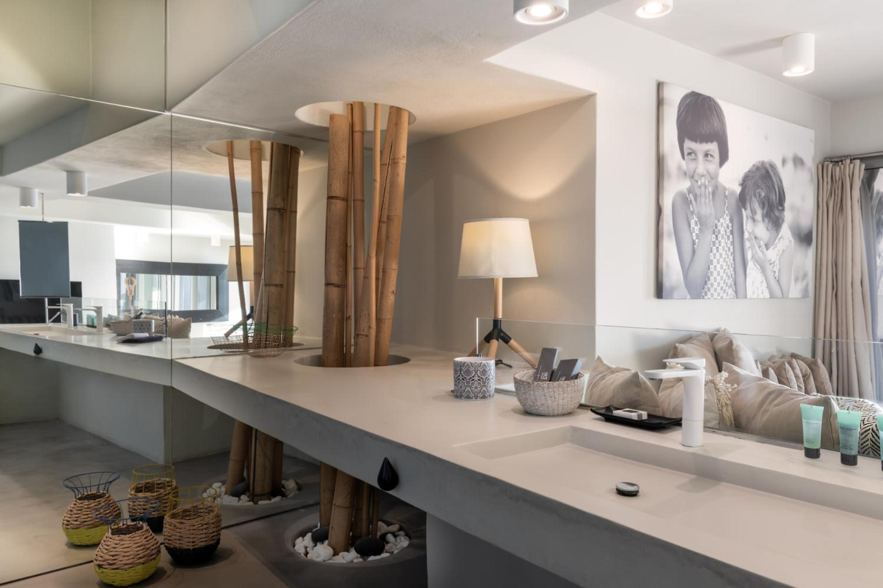 Royal Suite with Indoor or Outdoor Plunge Pool and Caldera View - Photo 12
