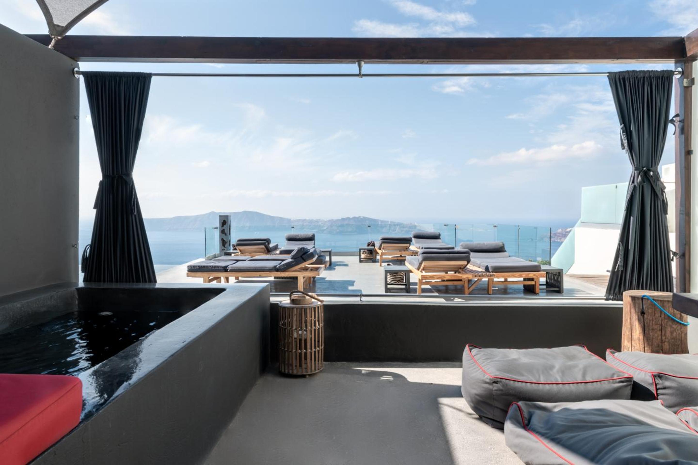 Royal Suite with Indoor or Outdoor Plunge Pool and Caldera View - Photo 19
