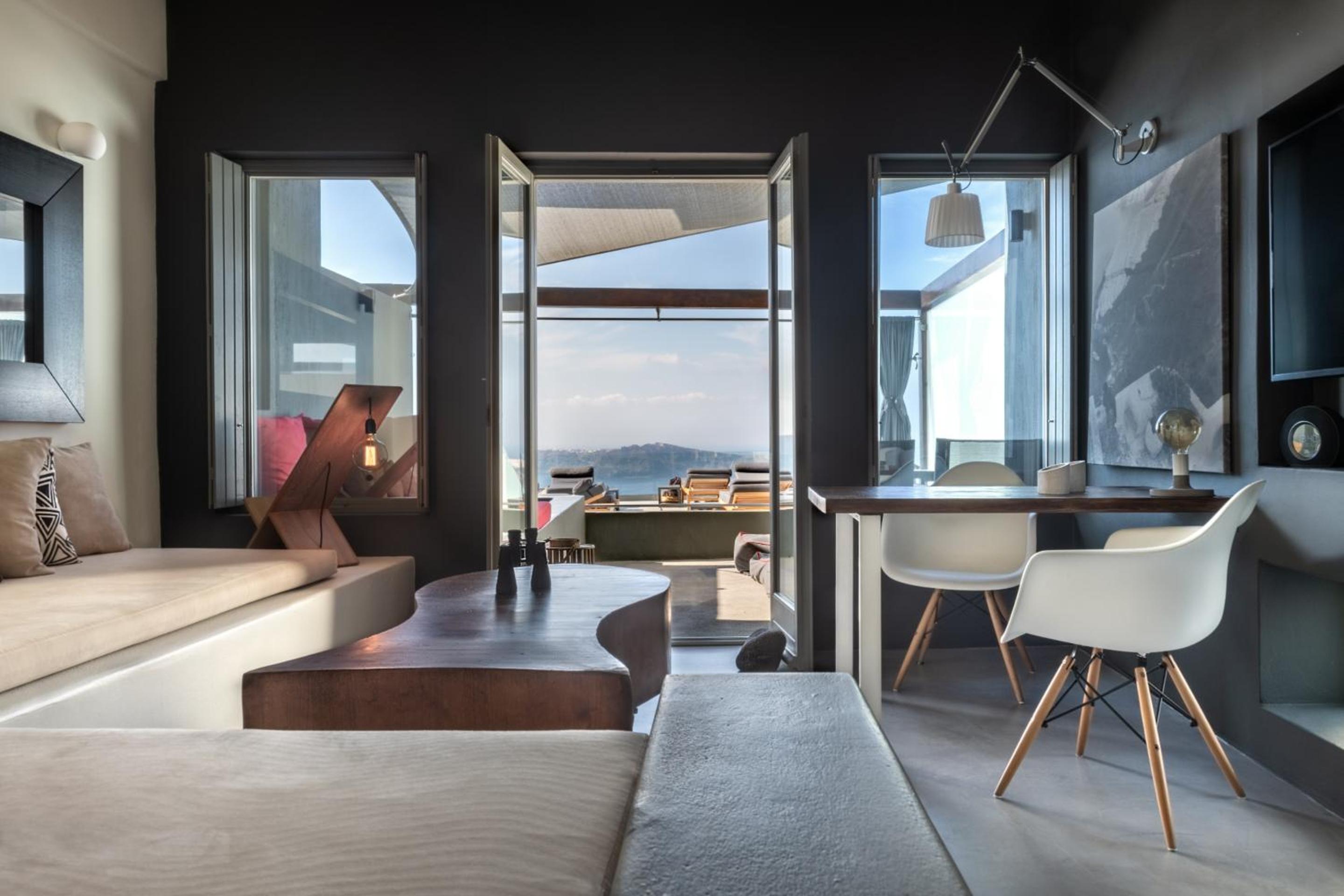 Royal Suite with Indoor or Outdoor Plunge Pool and Caldera View - Photo 10