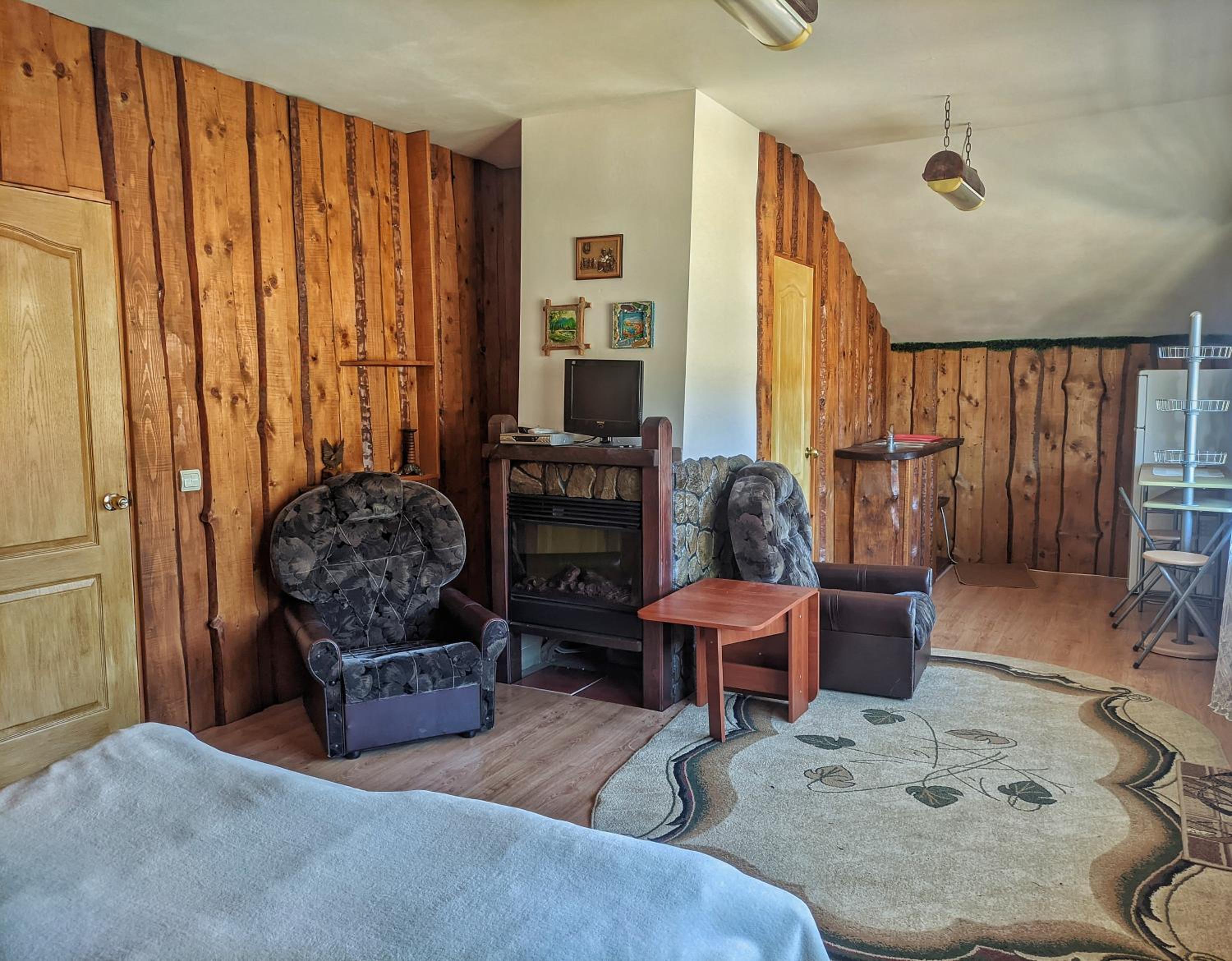 Deluxe Room (2 Adults + 1 Child) photo 1