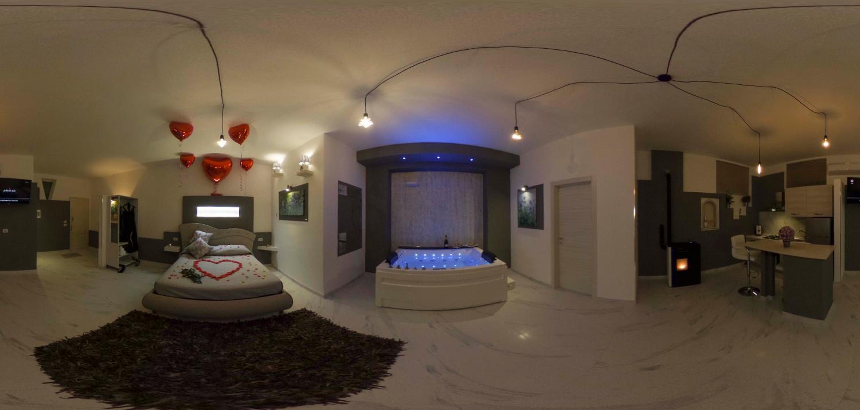Deluxe Suite with Spa Bath photo 3