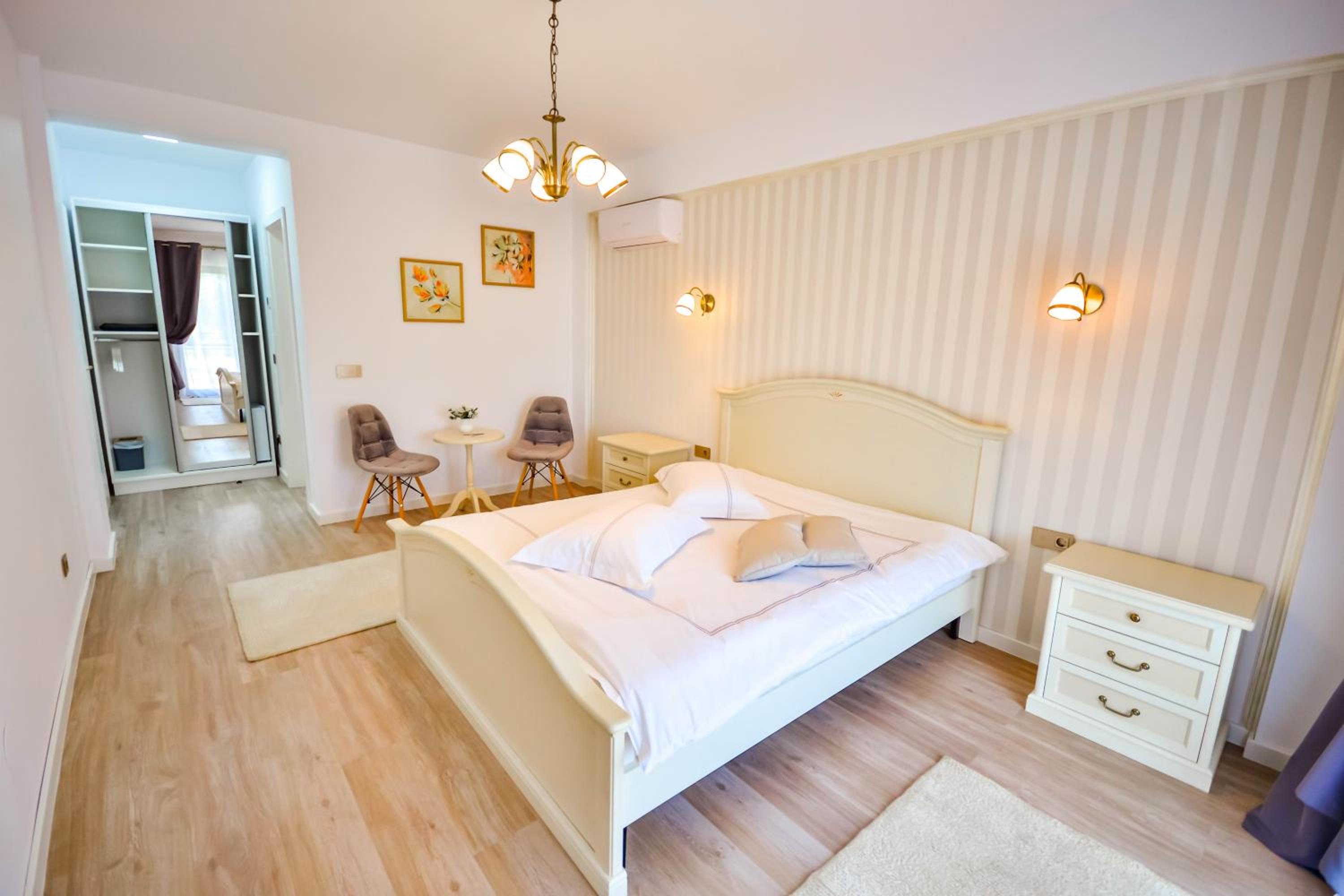 Deluxe Double Room with Balcony photo 2
