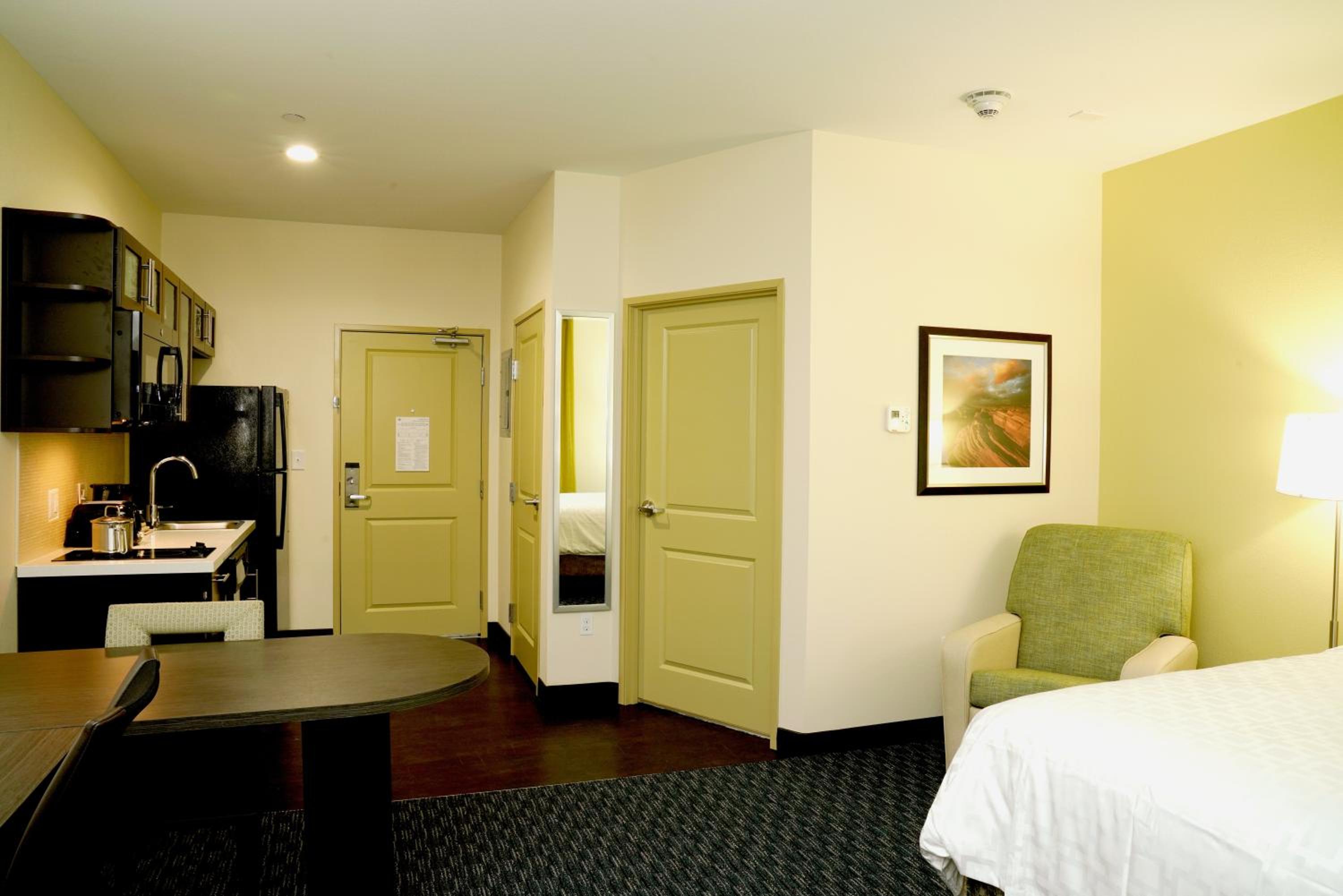 Studio Queen Suite - Photo 9