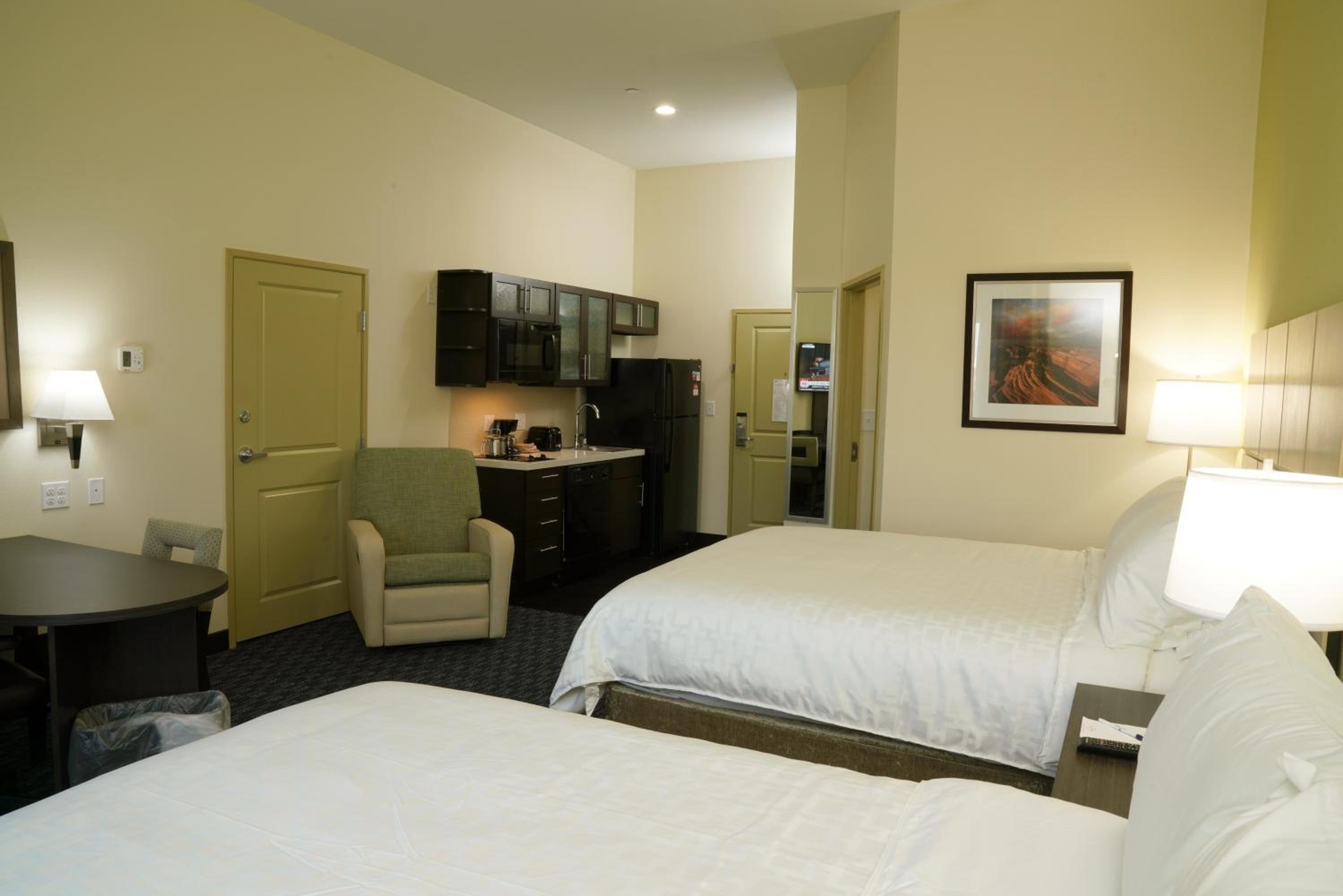 Studio Suite with Two Queen Beds - Photo 7