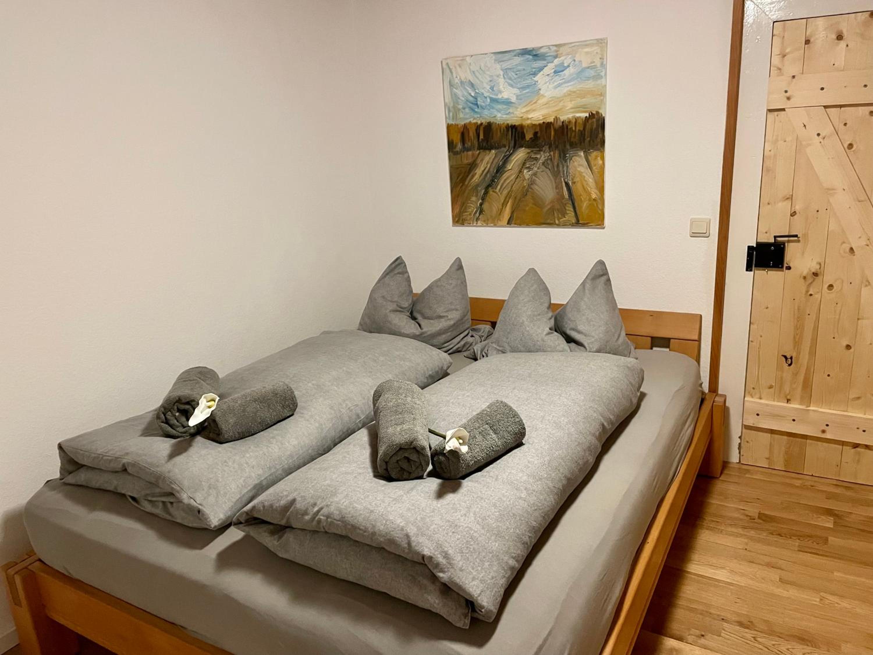 One-Bedroom Apartment photo 1