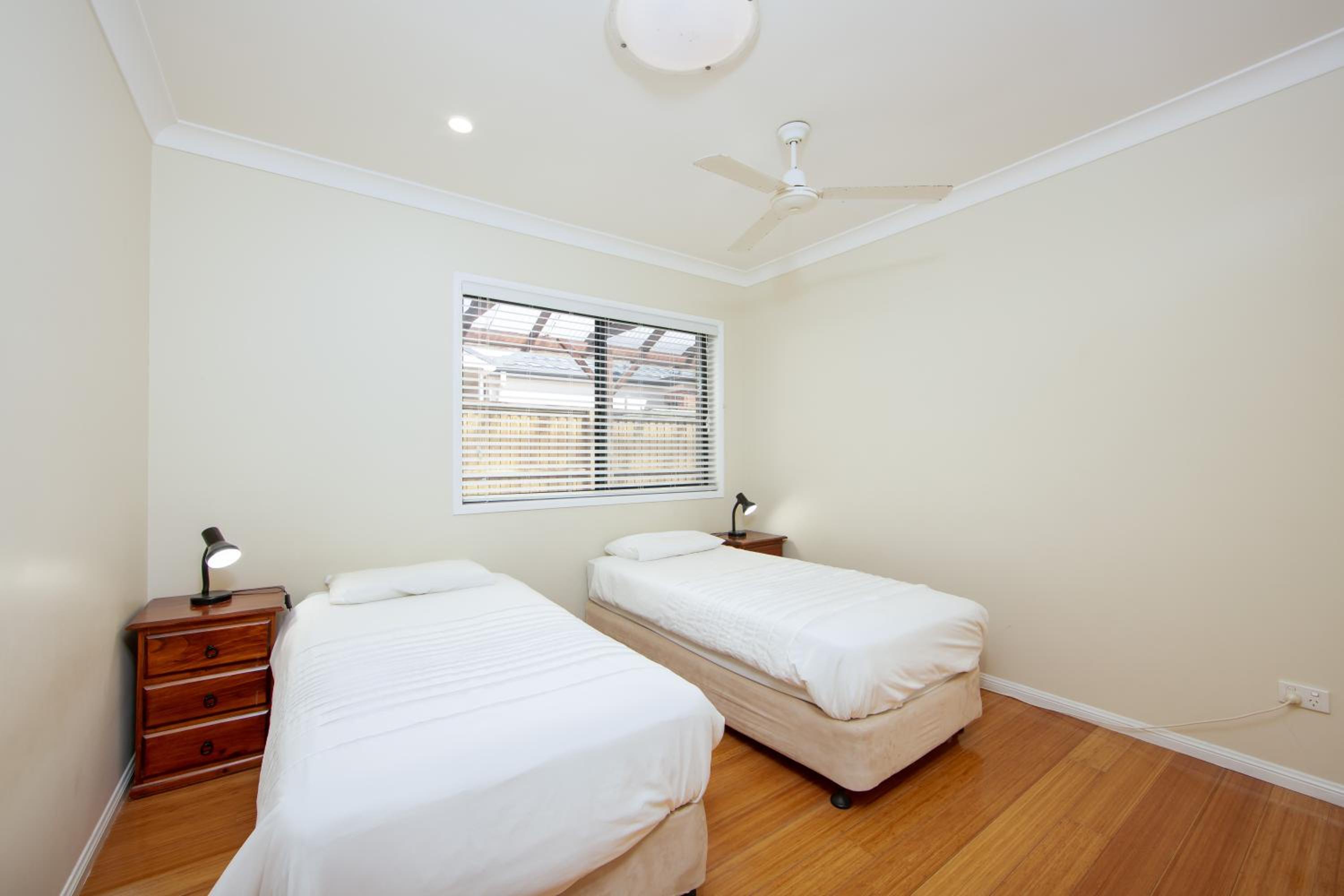 Five-Bedroom House photo 1