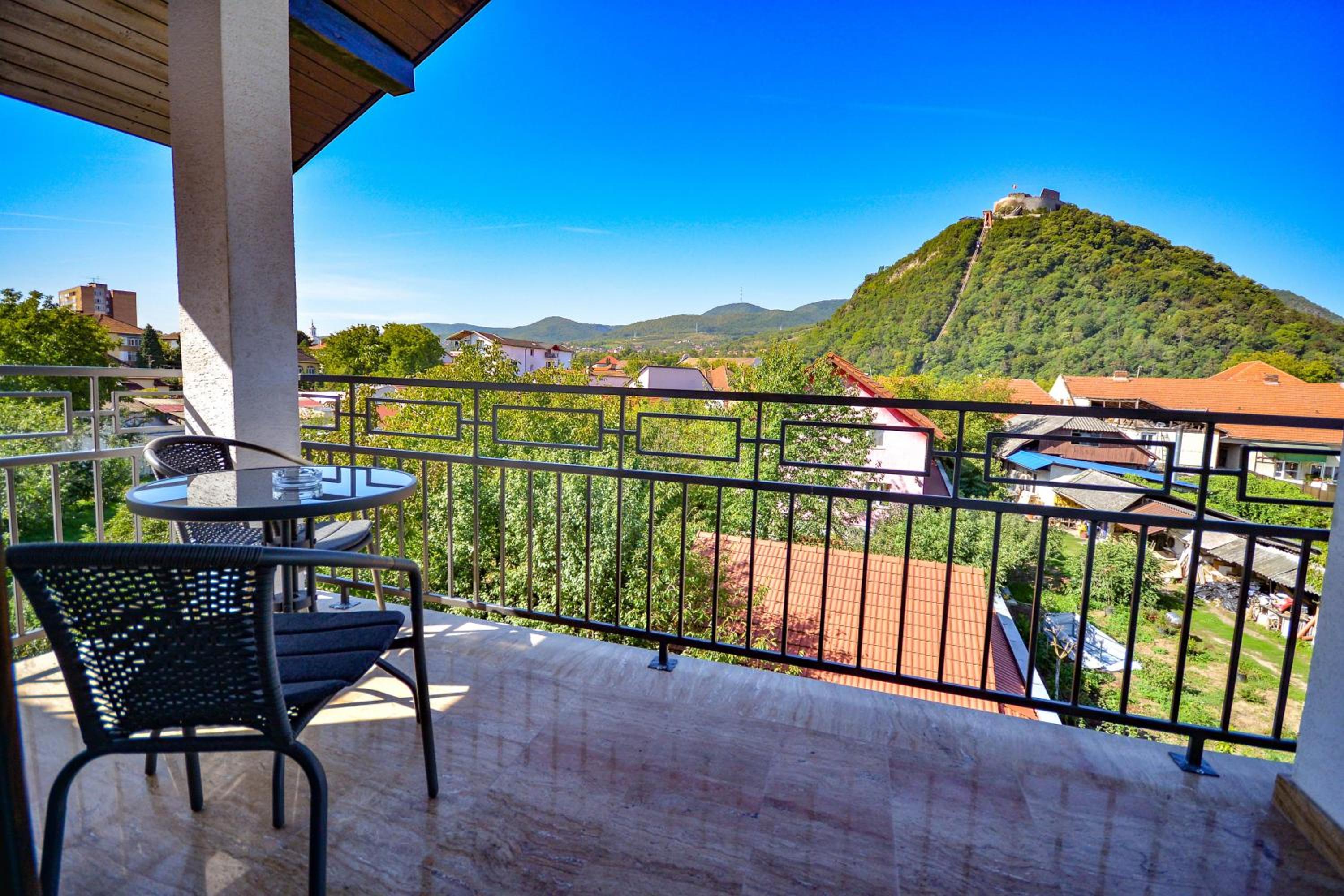Deluxe Double Room with Balcony photo 3