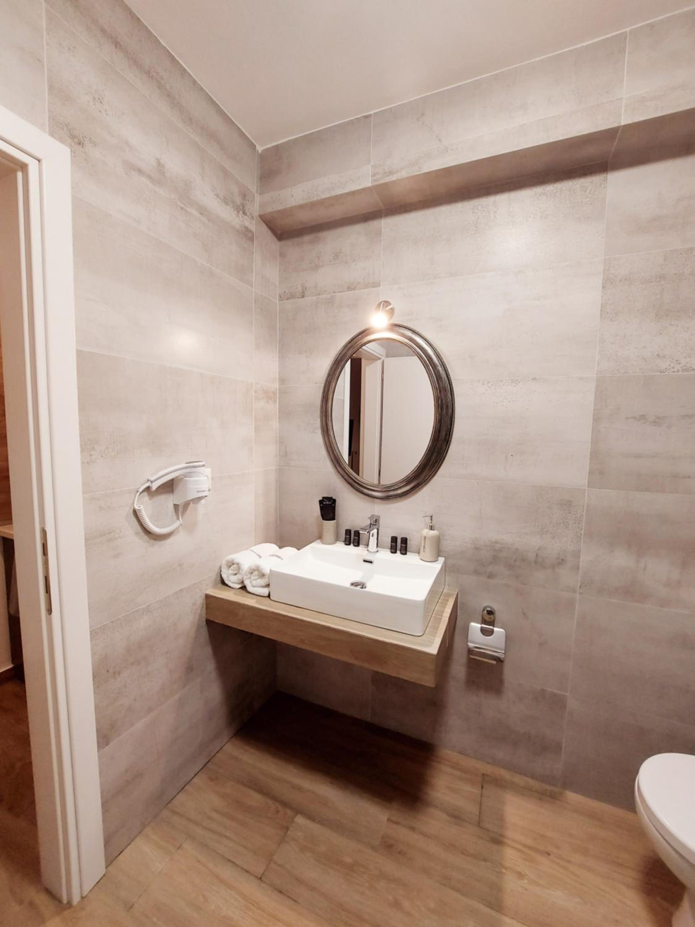 One-Bedroom Apartment - Photo 26