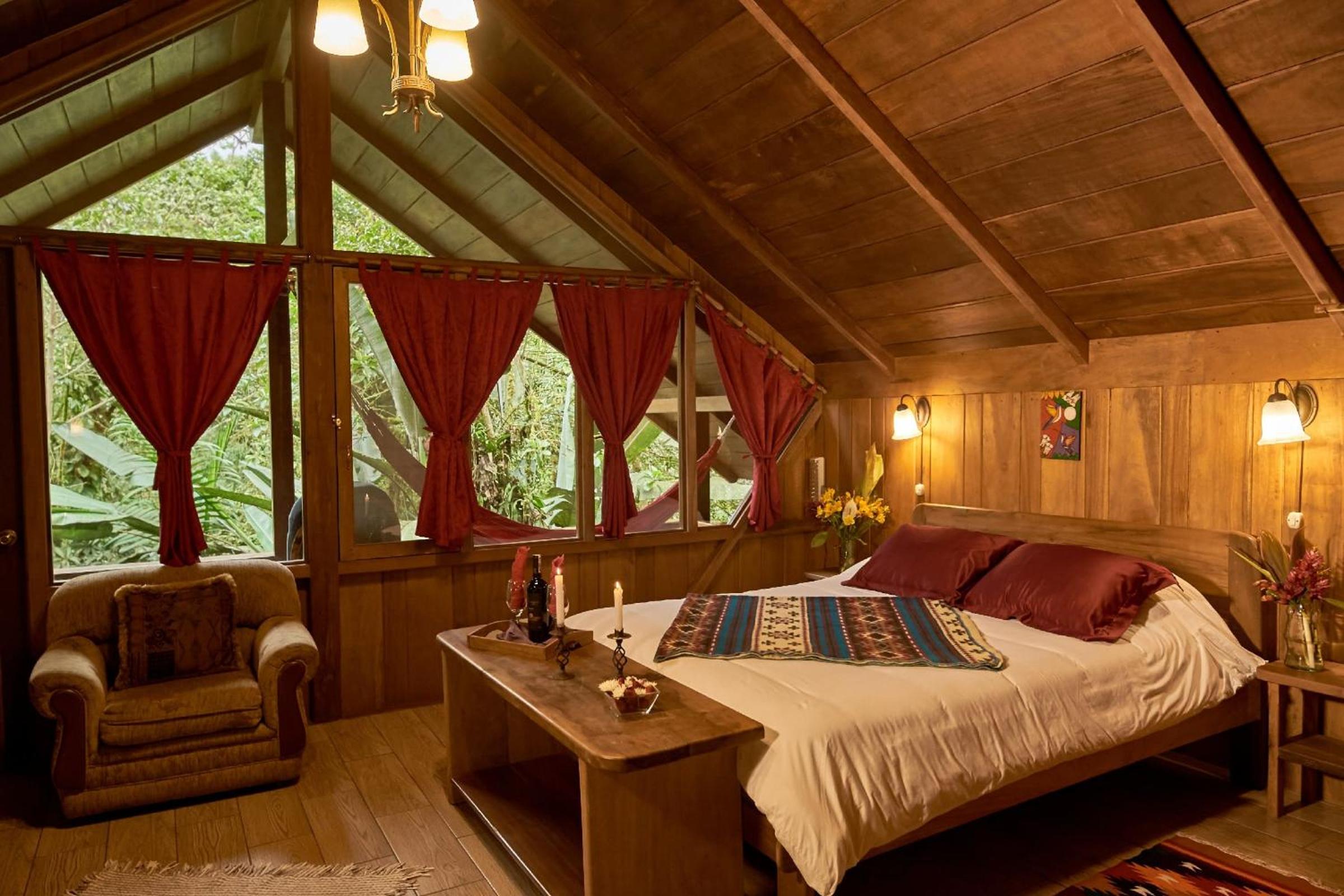 Deluxe Queen Suite