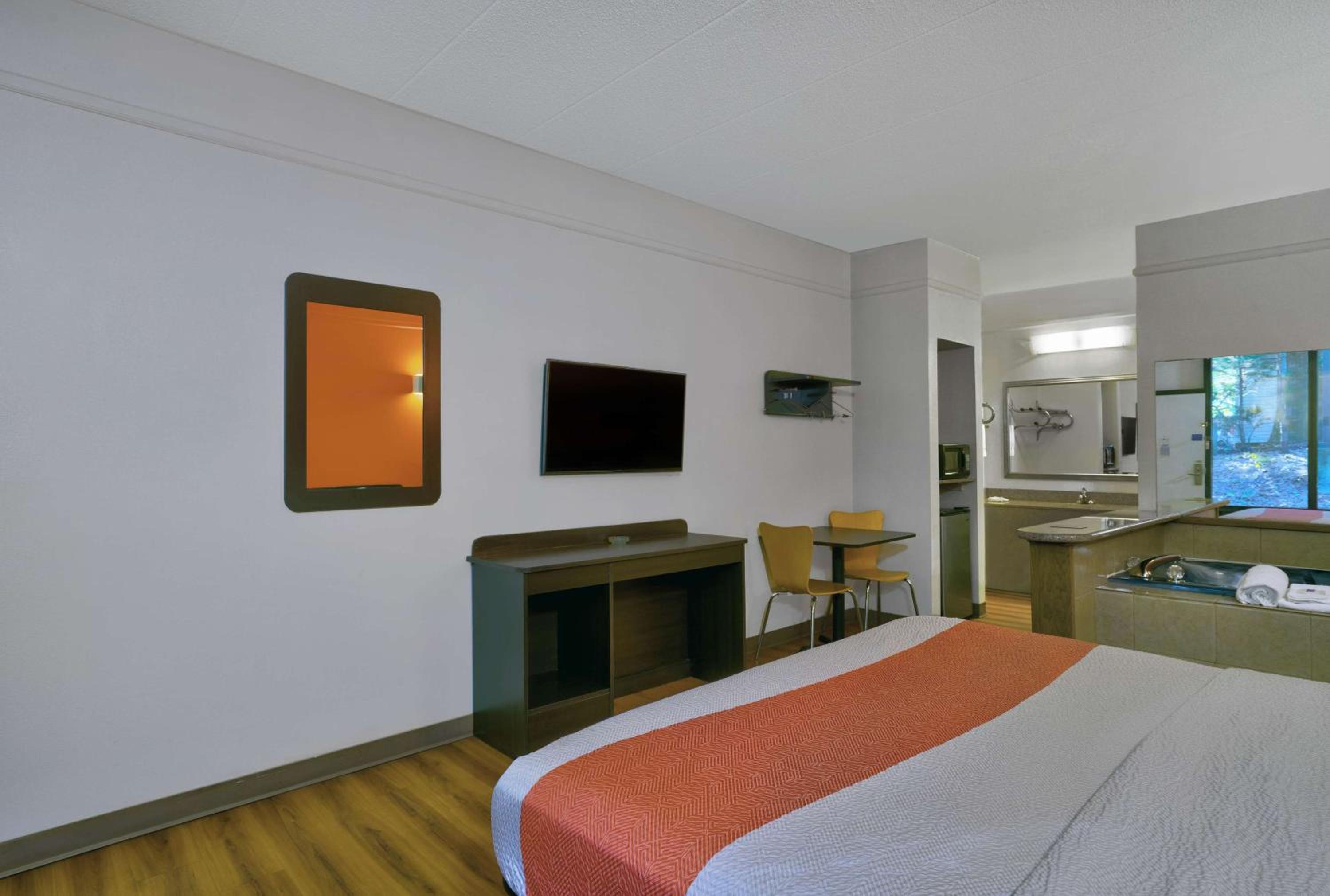 King Room with Spa Bath - Non-Smoking - Photo 5