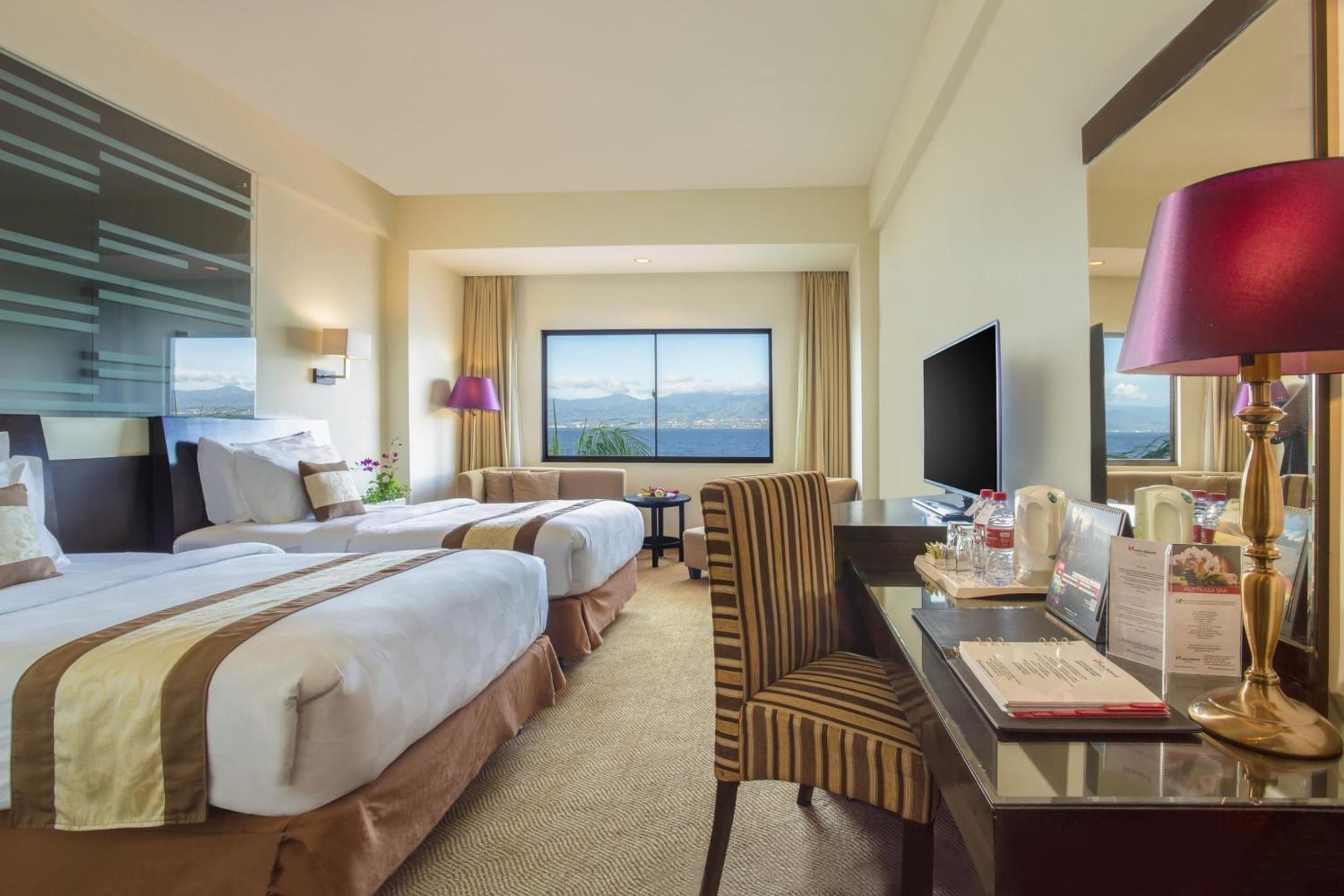 Deluxe Twin Room with Sea View - Photo 3