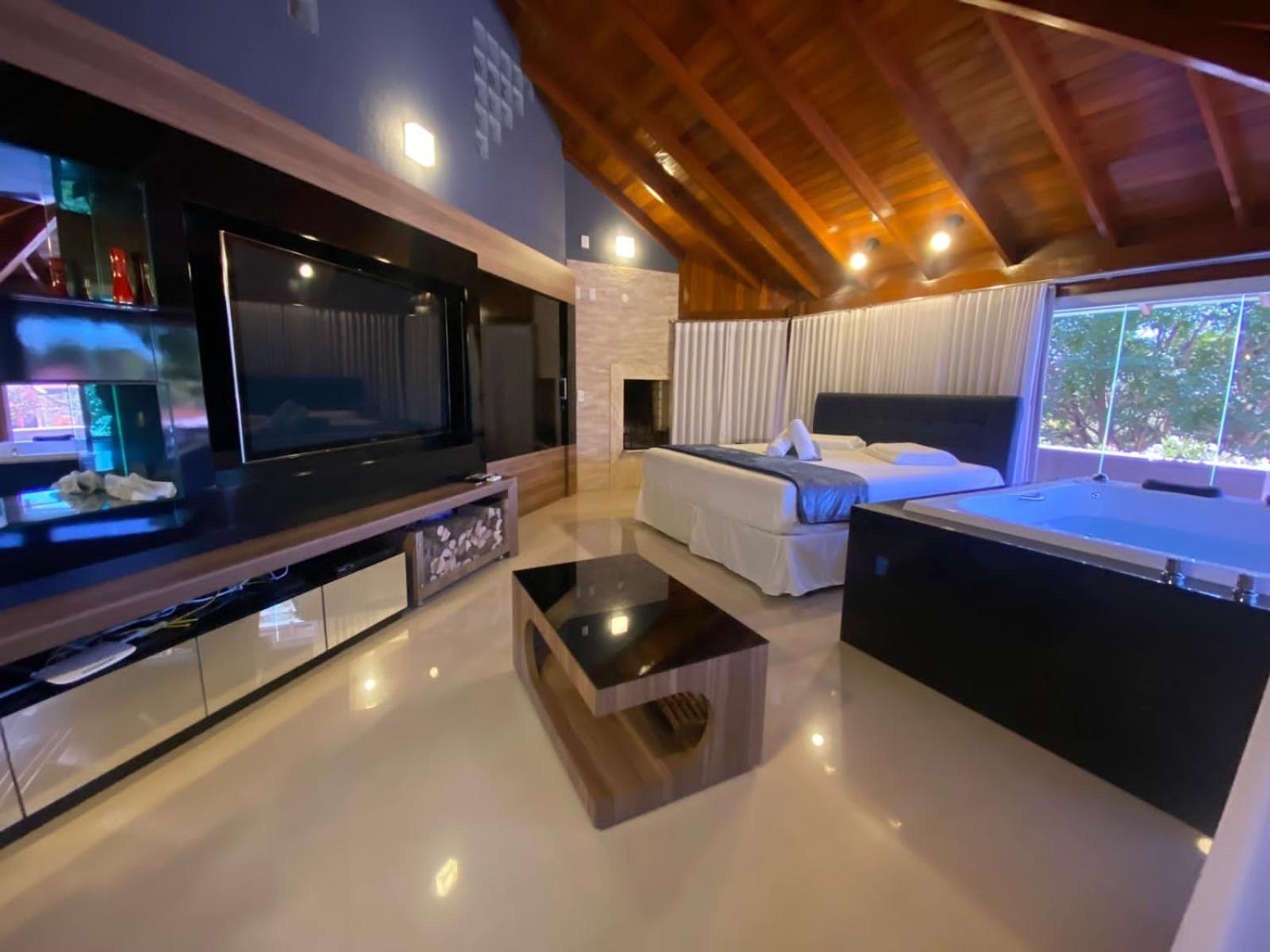 Deluxe Double Room with Bath - Photo 2